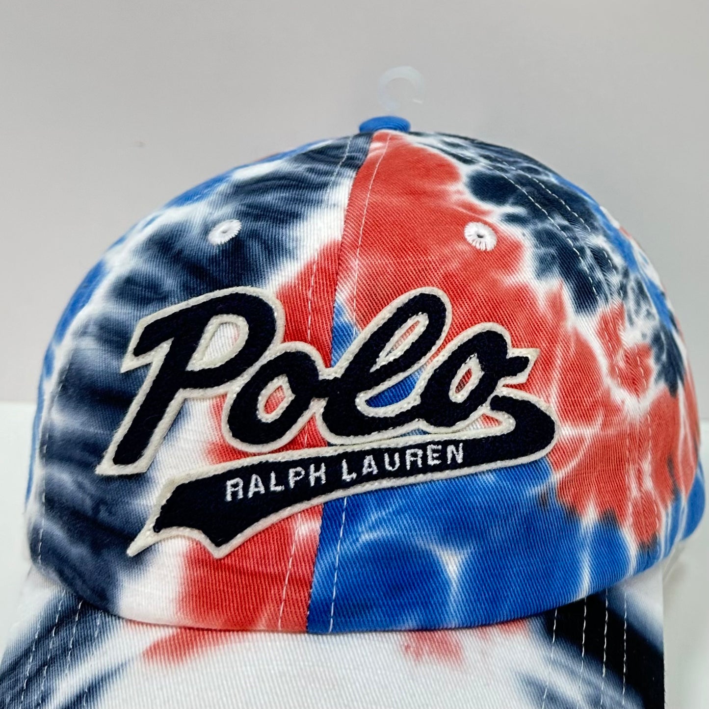 Gorra Polo Ralph Lauren 🏇🏼 con diseño tie-dye multicolor y logo tradicional en azul oscuro