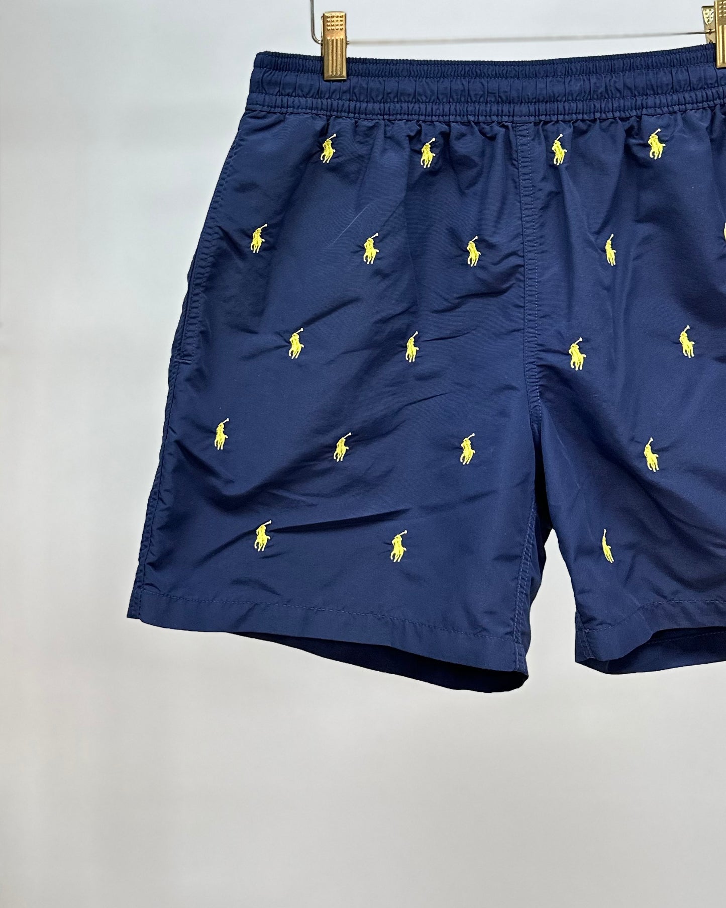 Short de baño Polo Ralph Lauren 🏇🏼 color azul navy con diseño de logos en amarillo talla M