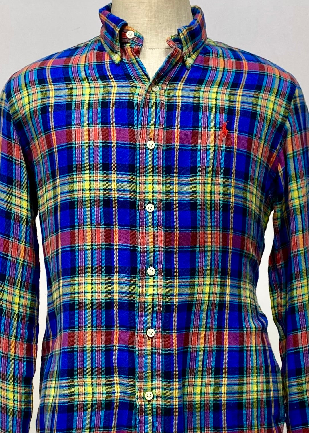 Camisa Polo Ralph Lauren 🏇🏼 color azul con patrón de cuadros tartán rojo amarillo y rojo Talla M Entalle Regular