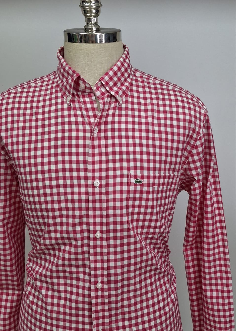 Camisa Lacoste 🐊 con patron de cuadros gingham rosado y blanco Talla L Entalle Regular