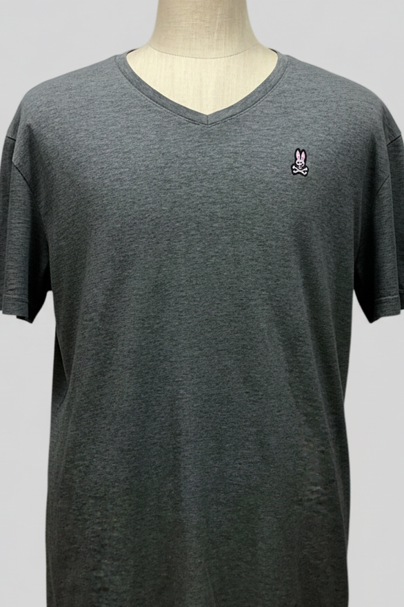Camiseta cuello V Psycho Bunny 🐰 color gris con logo tradicional bordado Talla L
