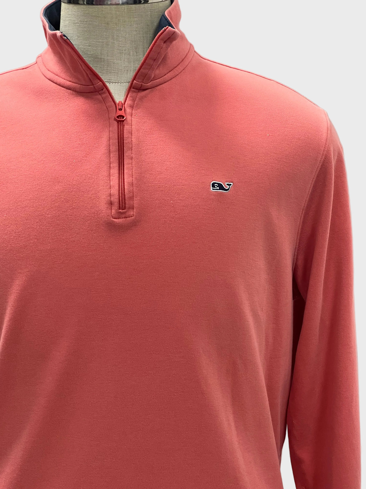 Sueter Jersey Vineyard Vines 🐳 Pima color rosado magenta con logo en blanco Tela algodón Talla M (ver descripción)