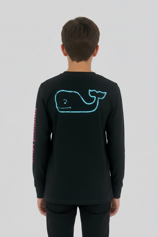 Camiseta de niño marca Vineyard Vines 🐳 color negro con Diseño de Ballena en celeste Talla M