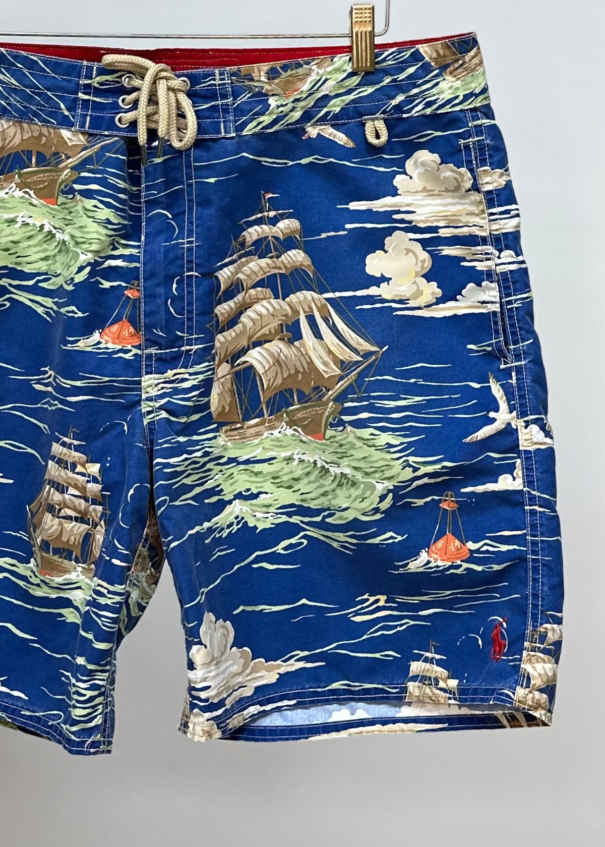 Short de baño Polo Ralph Lauren 🏇🏼color azul con diseño de veleros en blanco talla L (ver descripción)