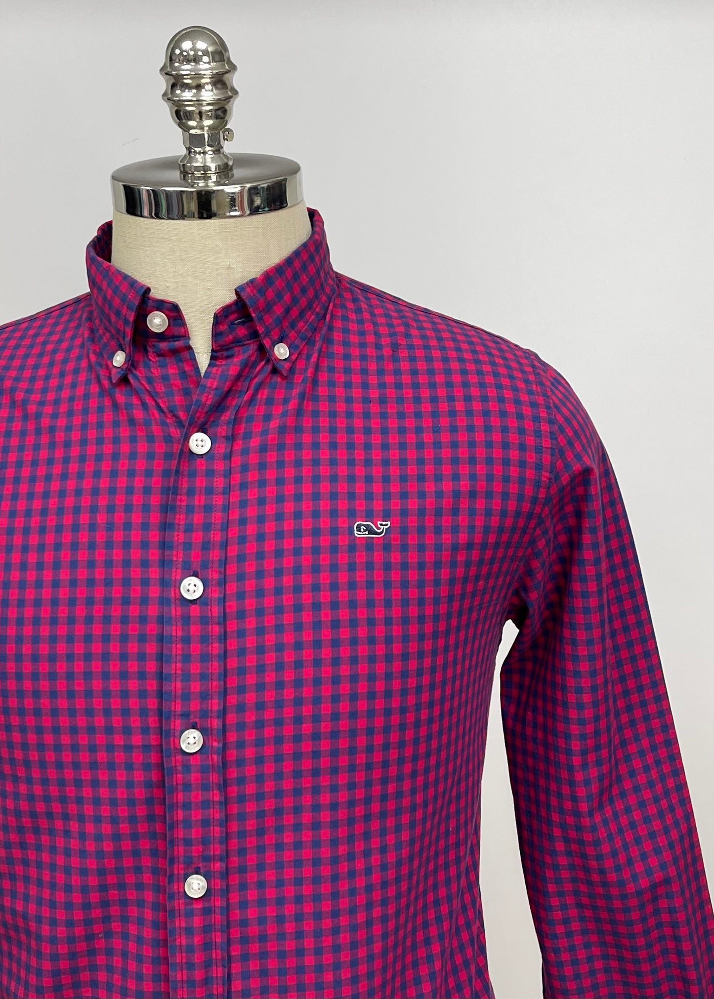 Camisa de niño Vineyard Vines 🐳 con patrón de cuadros en color rojo y azul Talla XL Entalle Regular