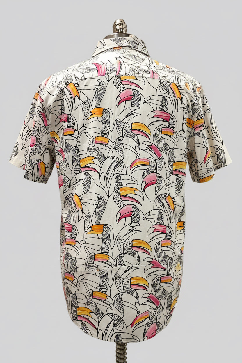 Camisa de botones Hurley 🏄🏽‍♂️ color blanco con diseño de tucanes Talla XL Entalle Regular