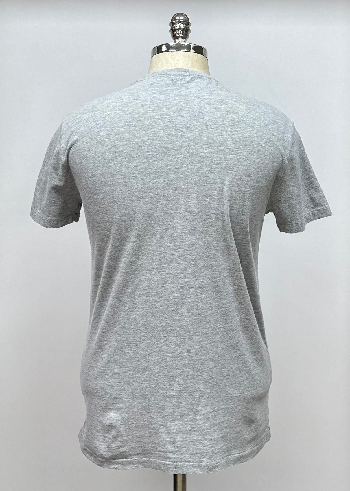 Camiseta cuello redondo Polo Ralph Lauren 🏇🏼 color gris con diseño de polo bear Talla S Entalle Clásico