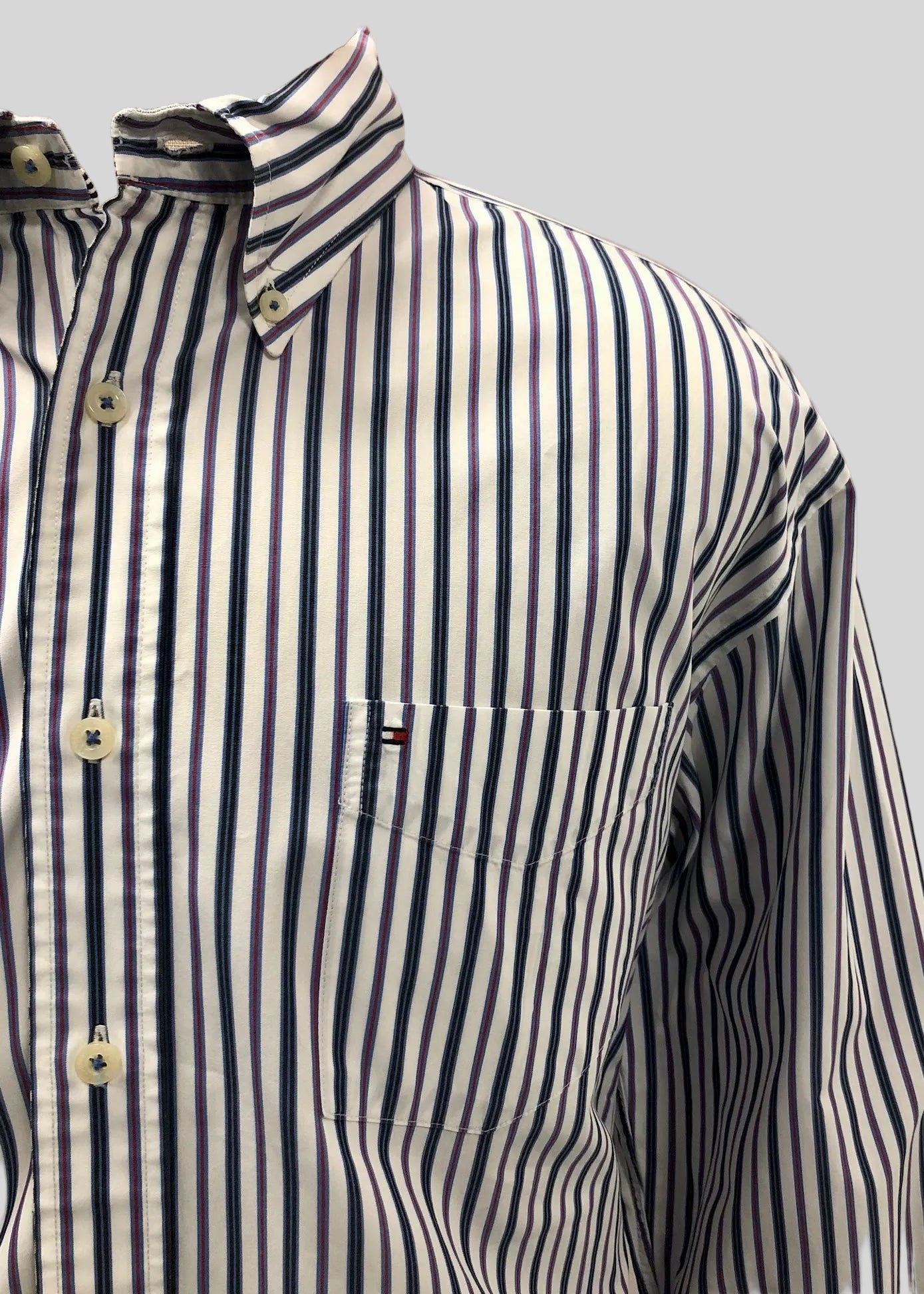 Camisa de botones Tommy Hilfiger 🇺🇸 color blanco de rayas en color lila y azul Talla XL Entalle Regular