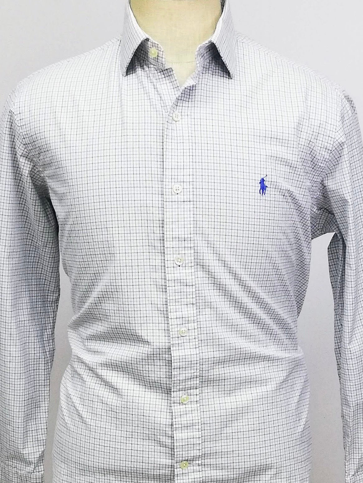 Camisa Polo Ralph Lauren 🏇🏼 color blanco con patron de cuadros en color azul y negro Talla L Entalle Regular