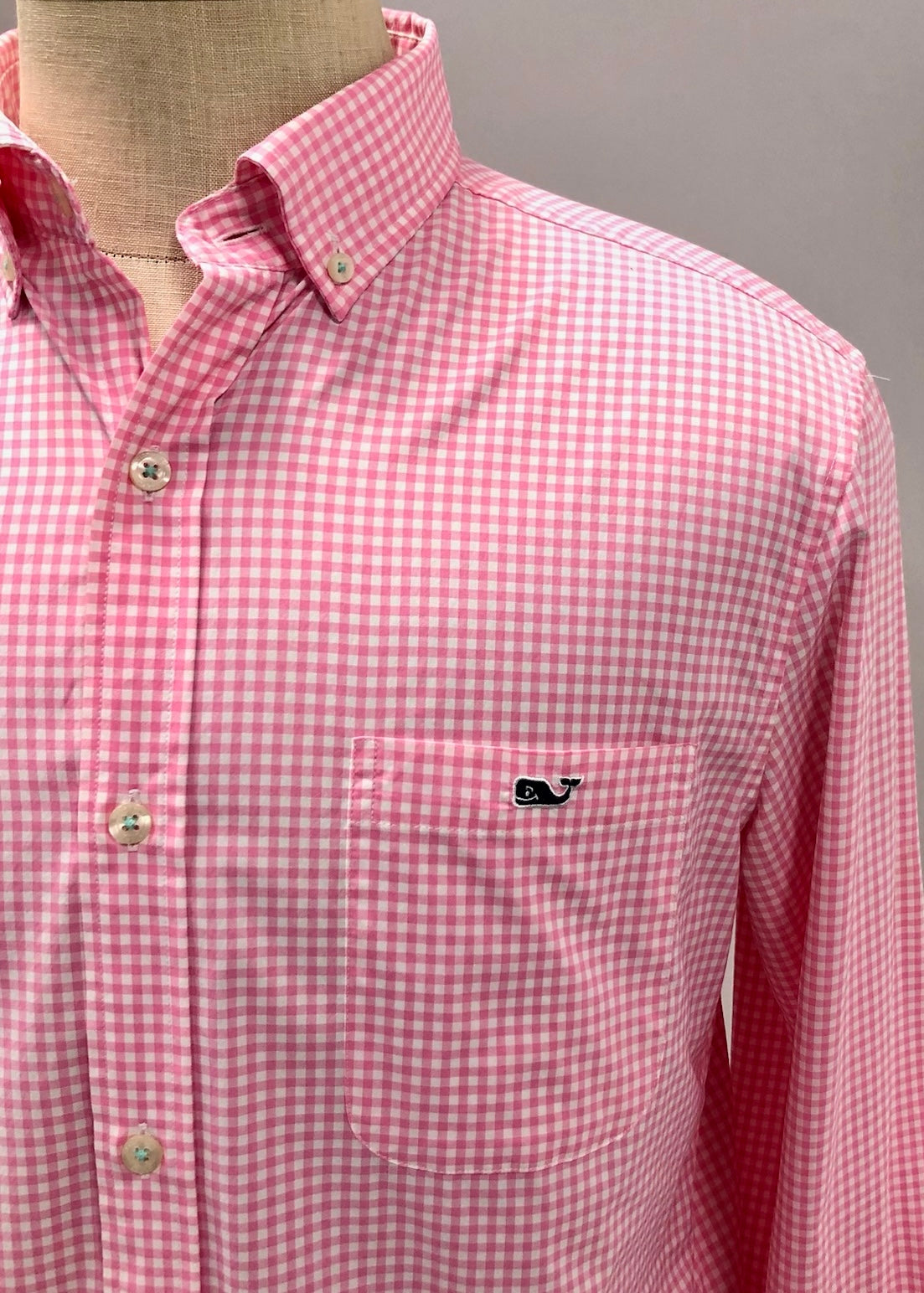 Camisa de botones Vineyard Vines 🐳 Performance de cuadros gingham en color rosado claro y blanco Talla M Entalle Clásico
