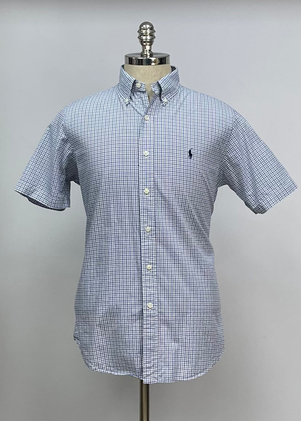 Camisa Polo Ralph Lauren 🏇🏼 color blanco con patron de cuadros en color azul y negro Talla M Entalle Regular