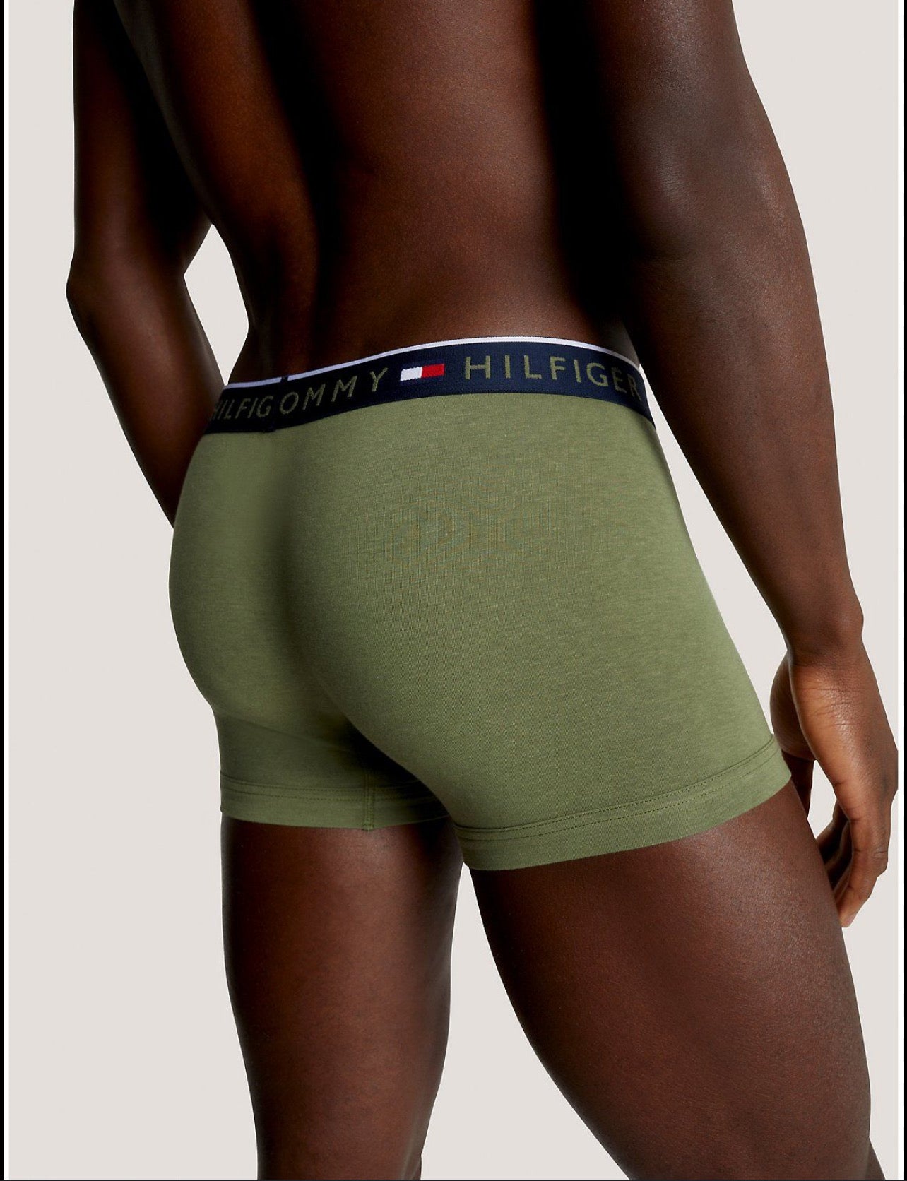 Paquete de 3 Boxer Briefs Tommy Hilfiger 🇺🇸  Tela algodón stretch color azul navy, rosado y verde oliva Talla XL