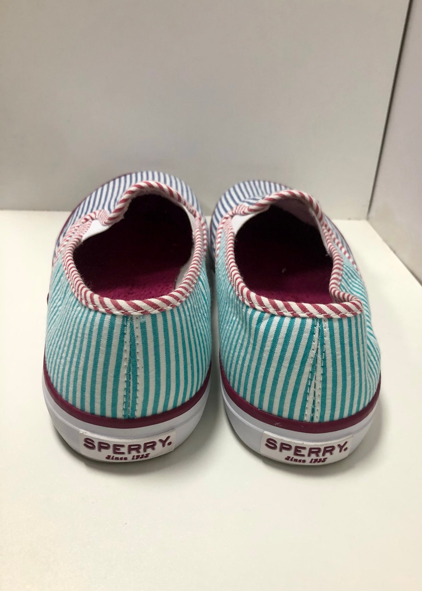 Zapatillas Casuales Brooks Brothers 🐑 De rayas multicolor con detalle de logo en rojo Talla 10