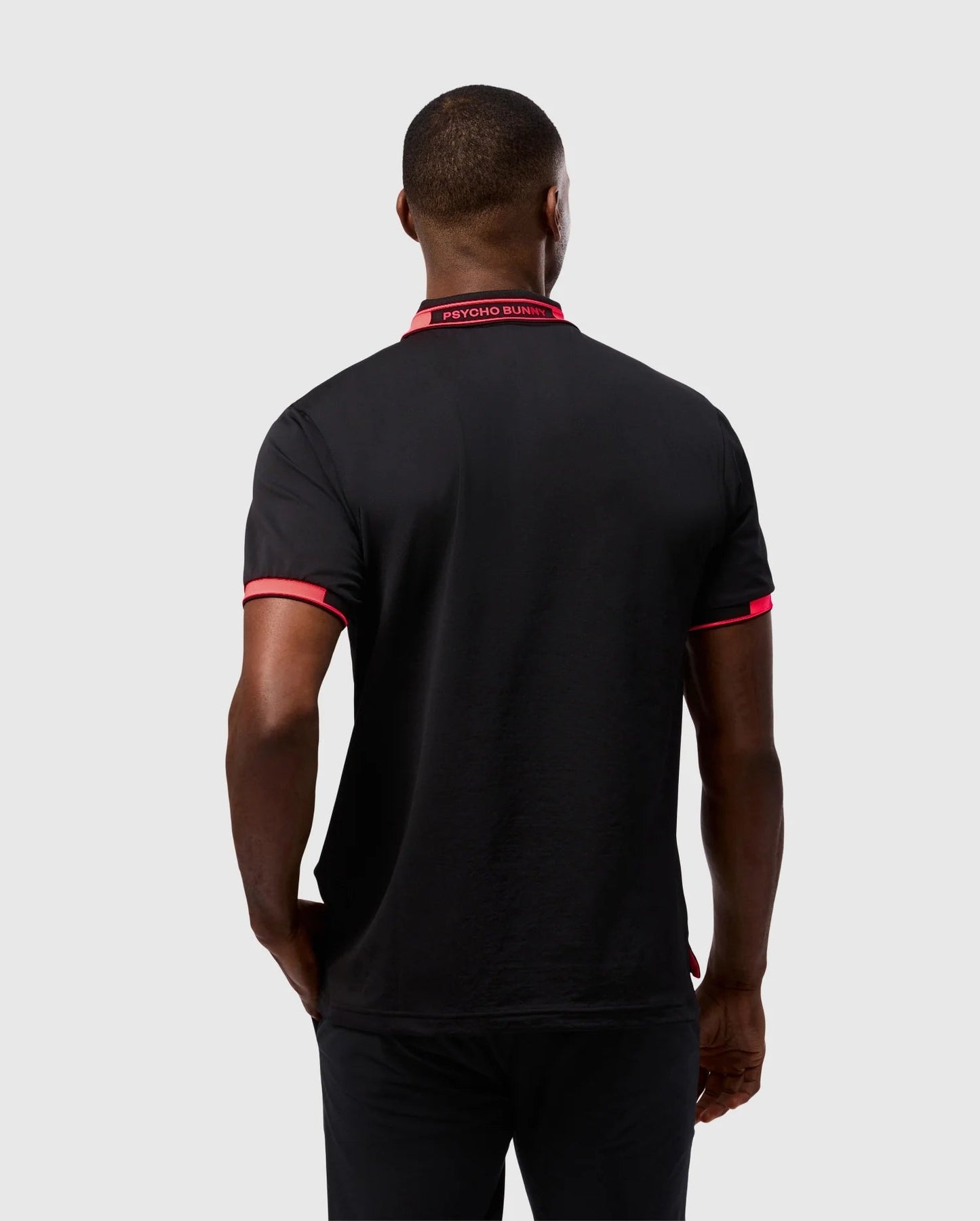 Camiseta Polo Psycho Bunny 🐰  Micro mesh en color negro y rosado con diseño de cuello Talla M Entalle Regular