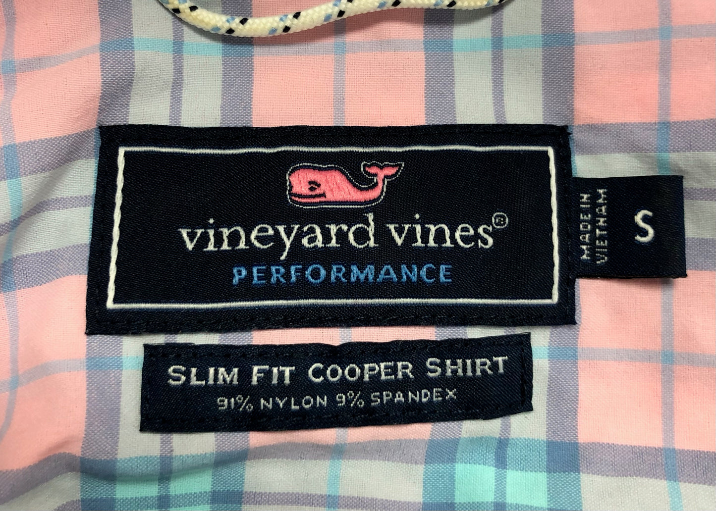 Camisa de botones Vineyard Vines 🐳 Performance de cuadros en color rosado y celeste Talla S Entalle Slim Fit