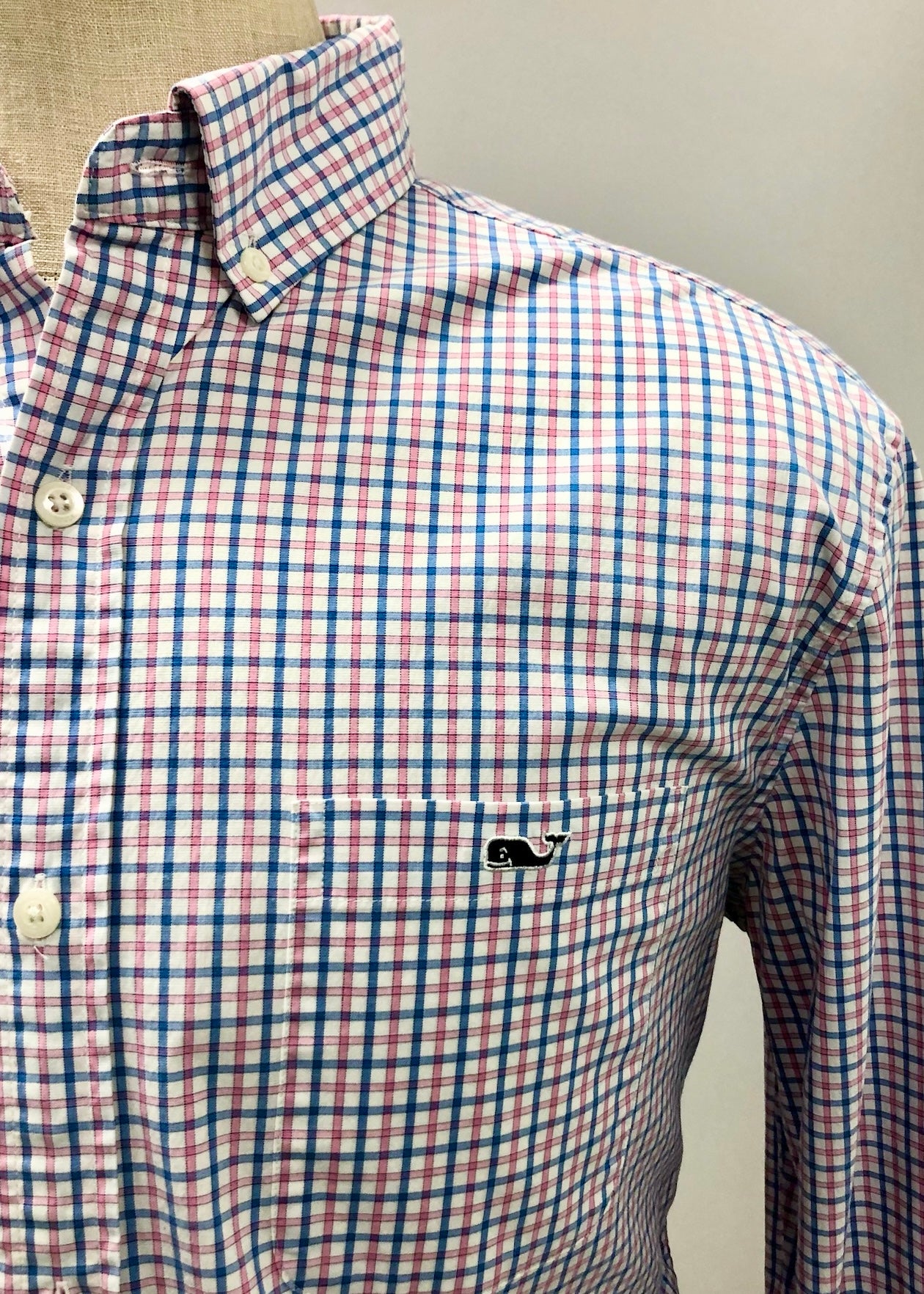 Camisa de botones Vineyard Vines 🐳 de cuadros en color rosado, azul y blanco Talla L Entalle Clásico