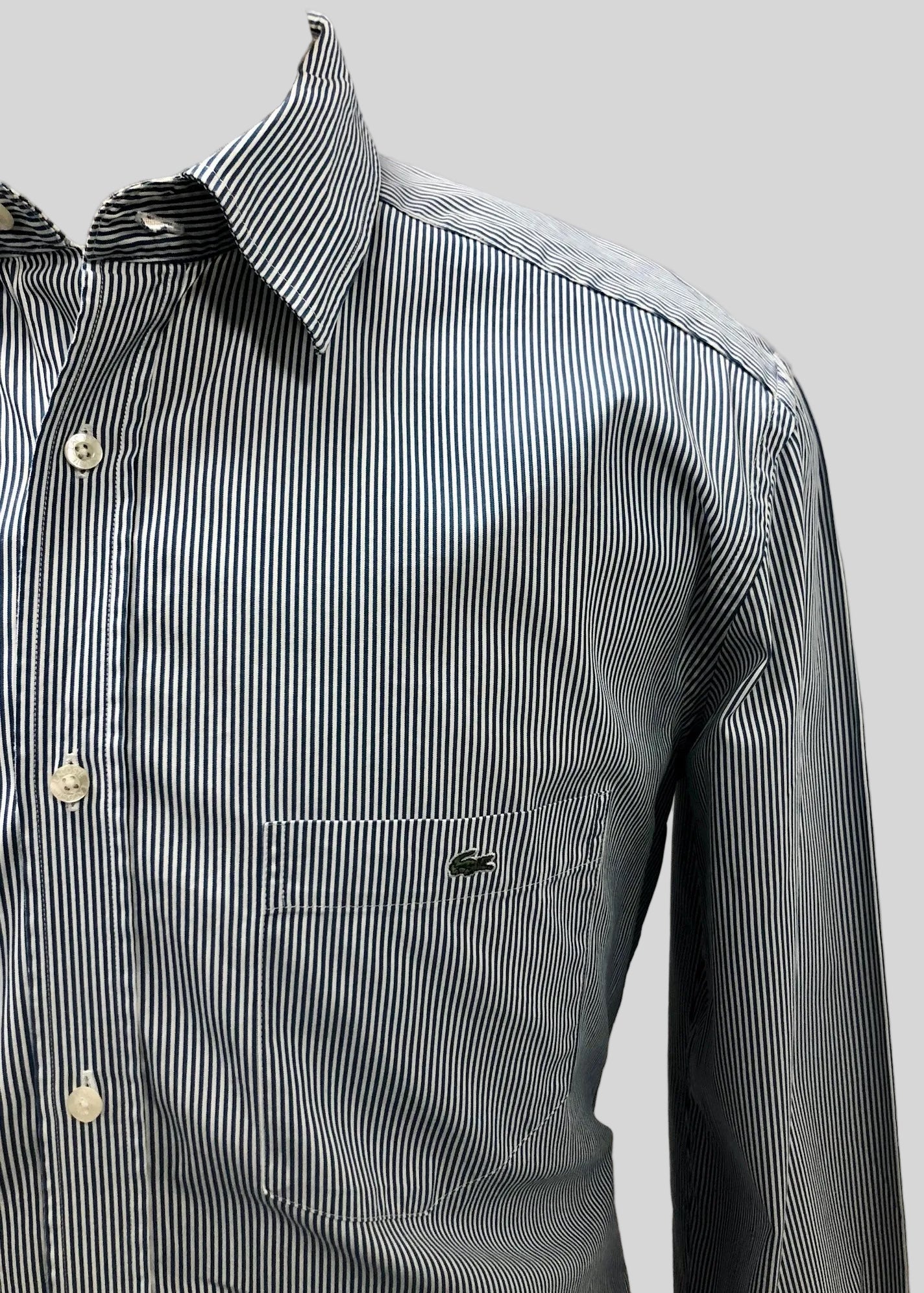 Camisa de botones Lacoste 🐊 de rayas finas en azul navy y blanco Talla L Entalle Regular