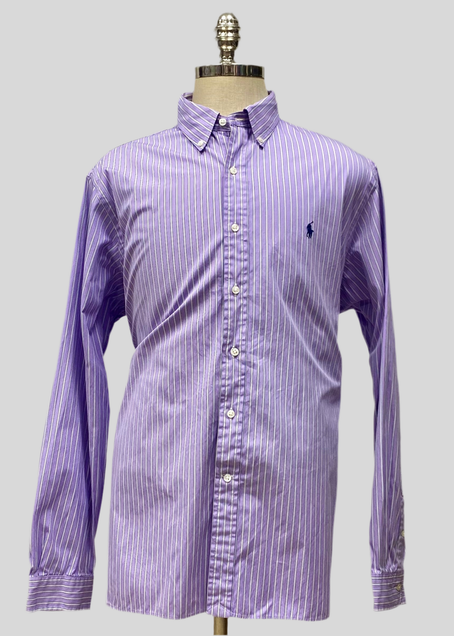 Camisa Polo Ralph Lauren 🏇🏼 con patron de rayas en color morado, azul navy y blanco Talla XL Entalle Regular