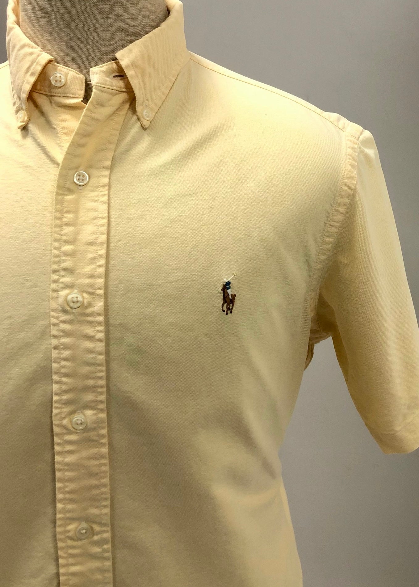 Camisa de botones Polo Ralph Lauren 🏇🏼 Oxford en color amarillo claro Talla M Entalle Clásico