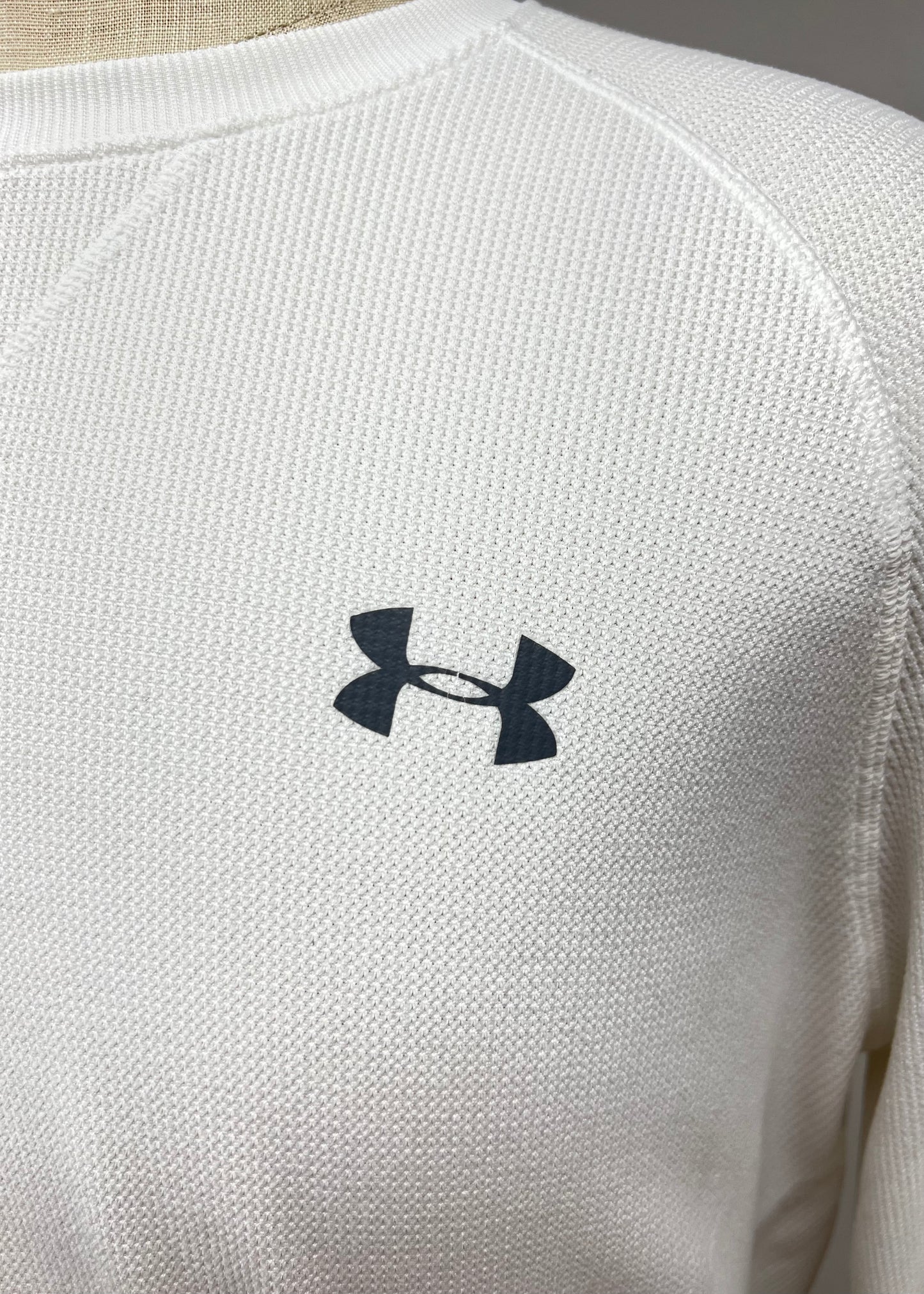 Camiseta cuello redondo Under Armour 🏋🏽 color blanco Talla L Entalle Regular