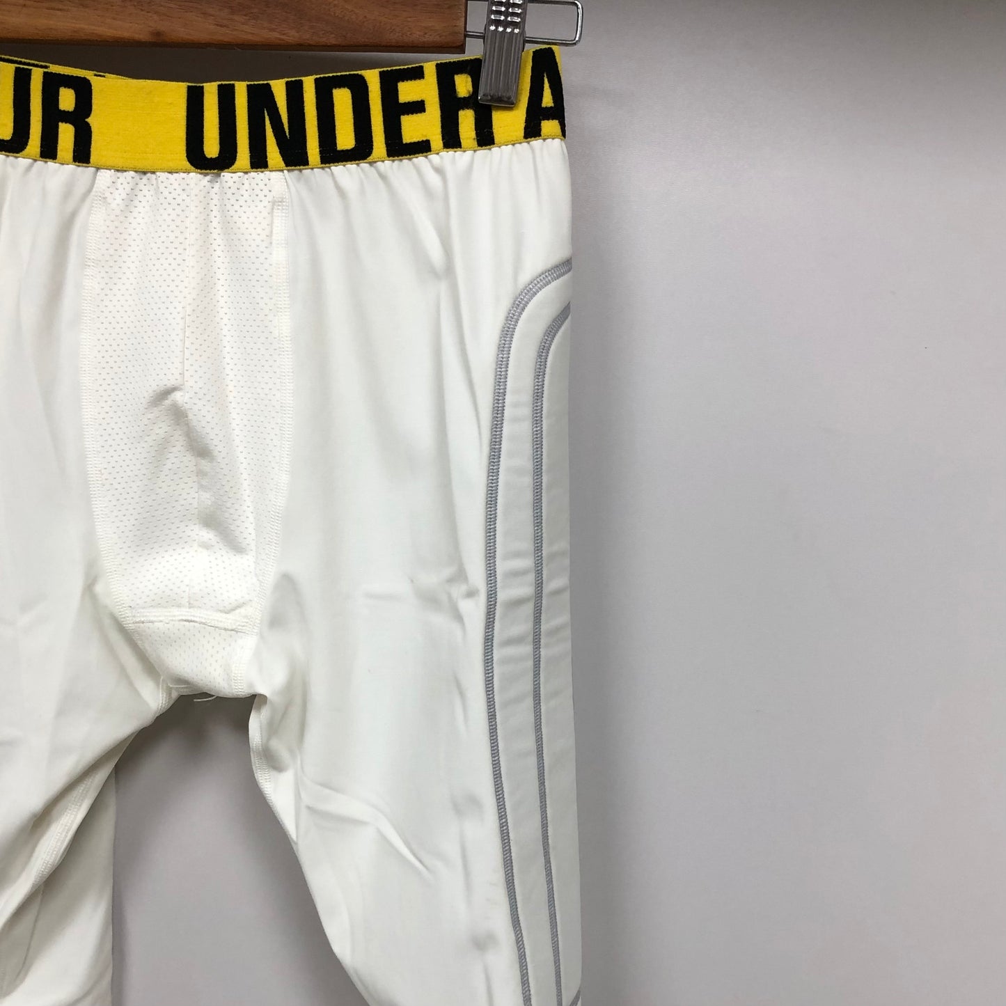 Short Deportivo de compresión Under Armour 🏋🏼‍♂️ Baselayer Tela performance Color blanco talla S