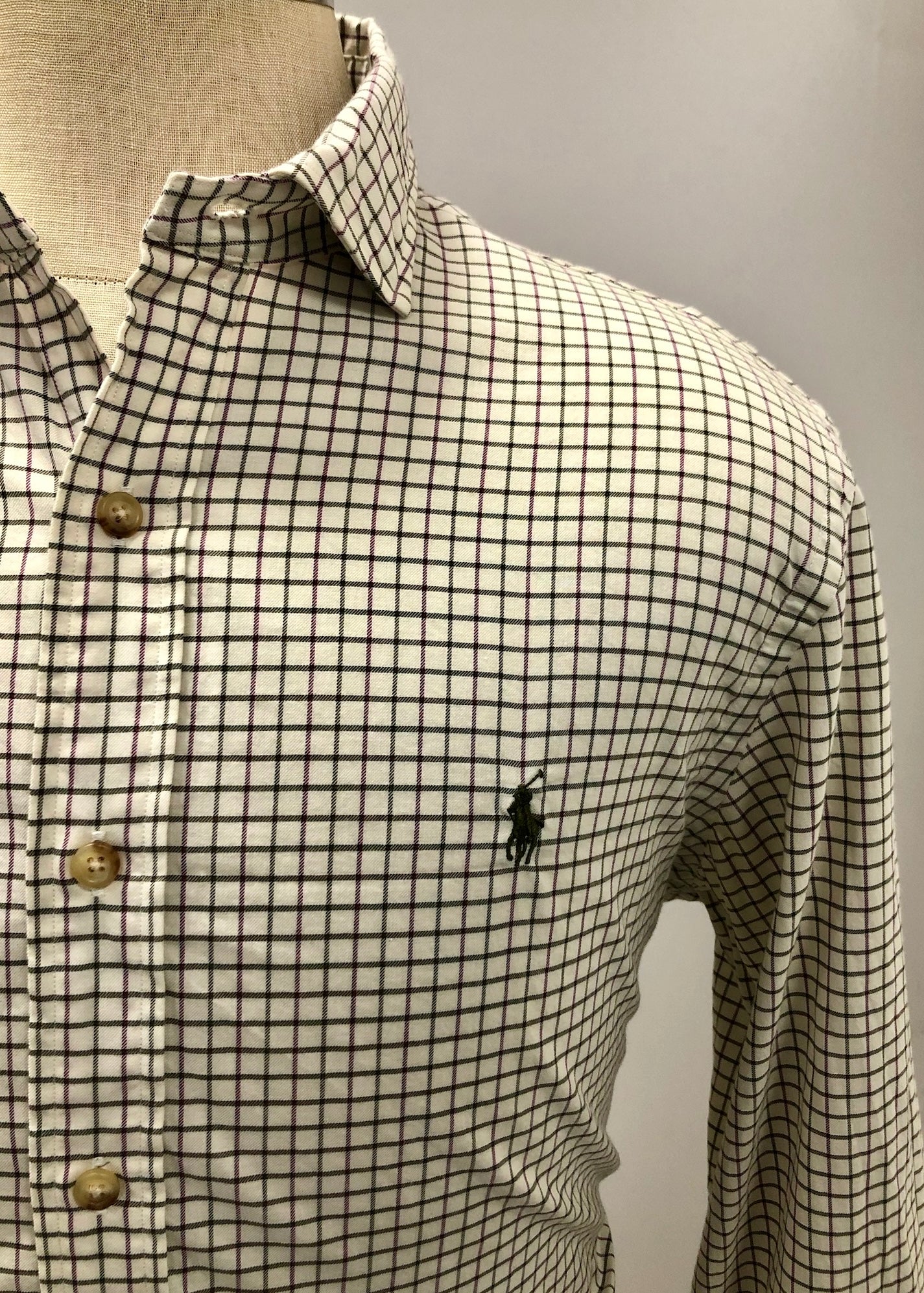 Camisa Polo Ralph Lauren 🏇🏼 color blanco de cuadros rojo oscuro y negro Talla L Entalle Slim Fit