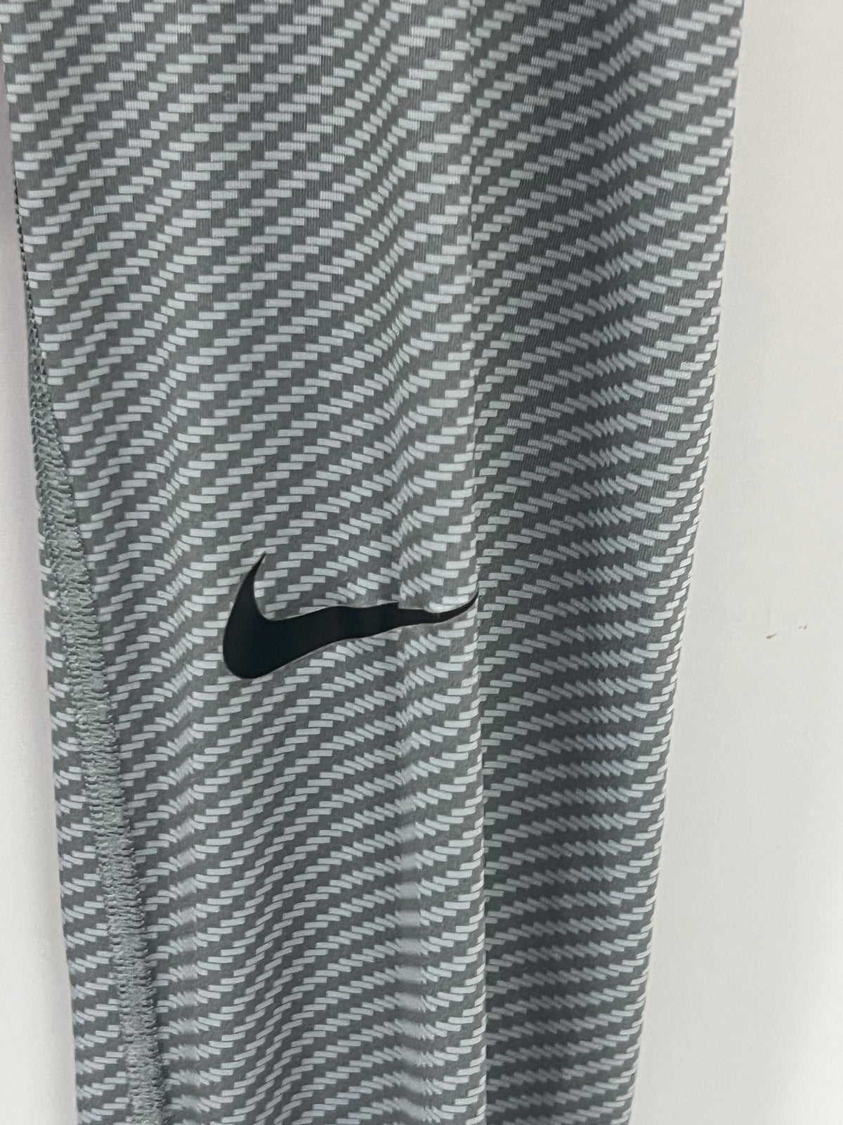 Malla de entrenamiento licra Nike ✔️ Pro Dri-FIT para hombre con diseño de rayas en color gris Talla M