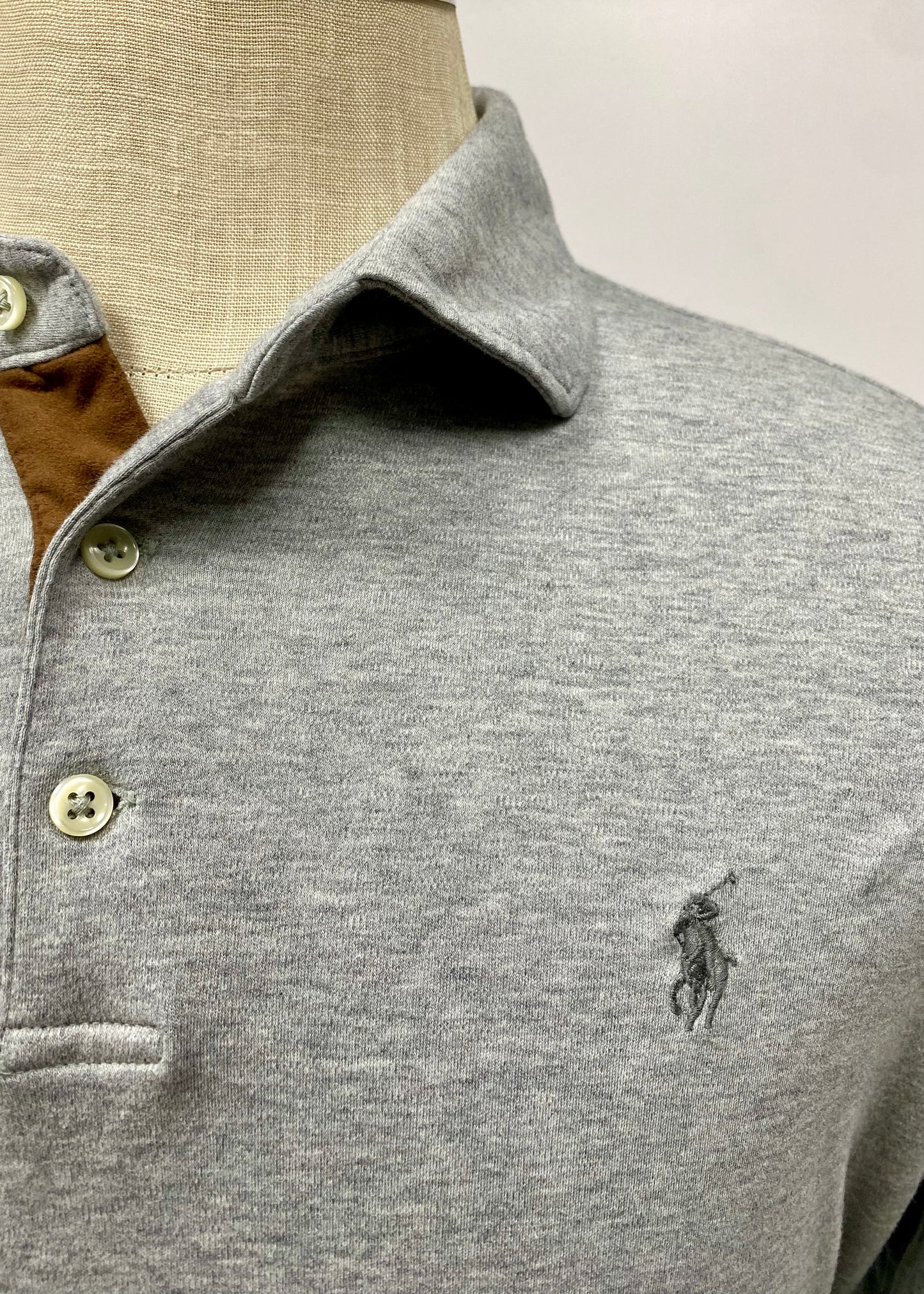 Camiseta Polo Ralph Lauren 🏇🏼color gris claro Manga larga Talla L Entalle Clásico