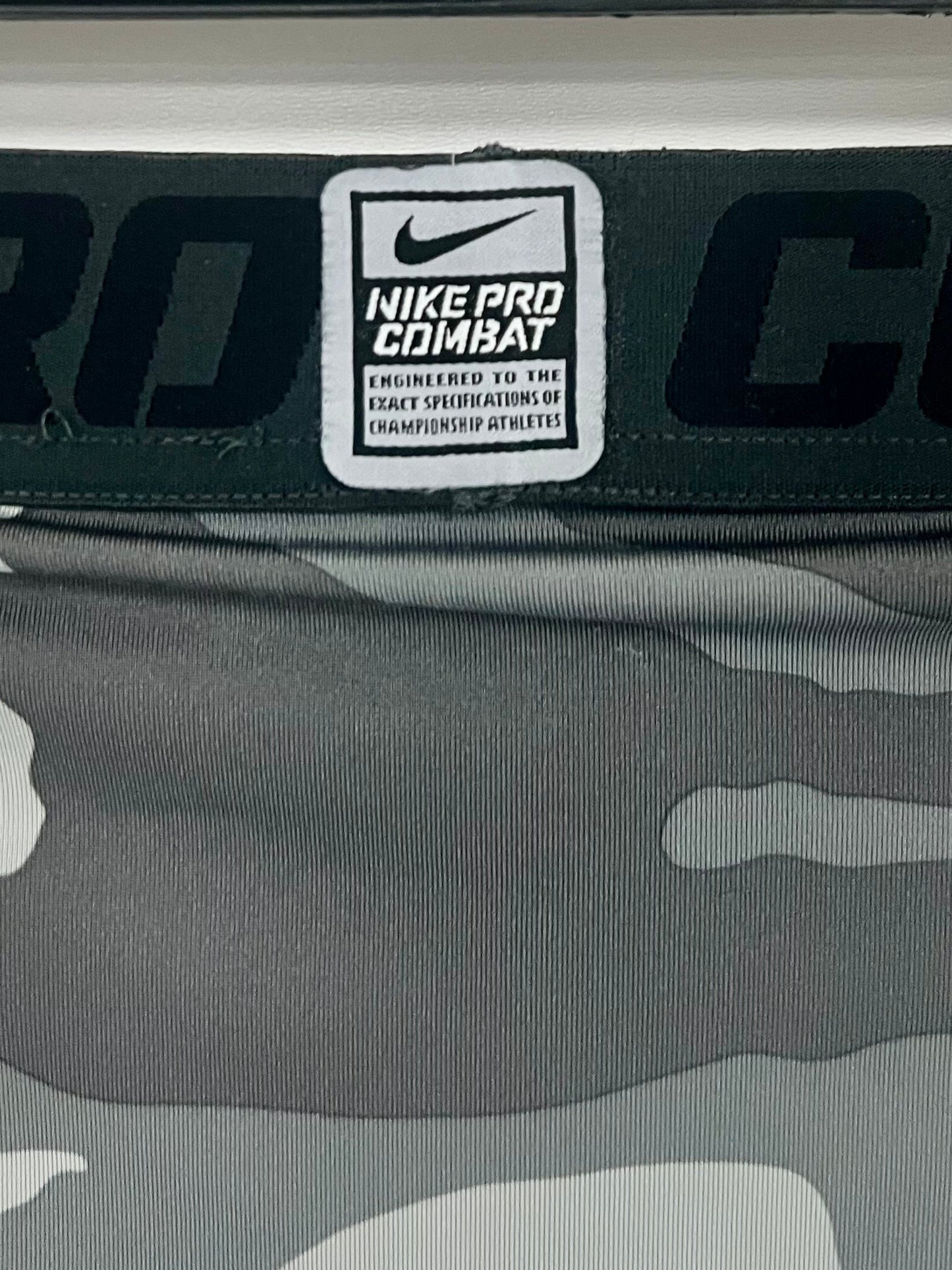 Malla de entrenamiento licra Nike ✔️ Pro Dri-FIT de 3/4 de largo de hombre con diseño de camuflaje en gris cintura gris oscuro Talla L