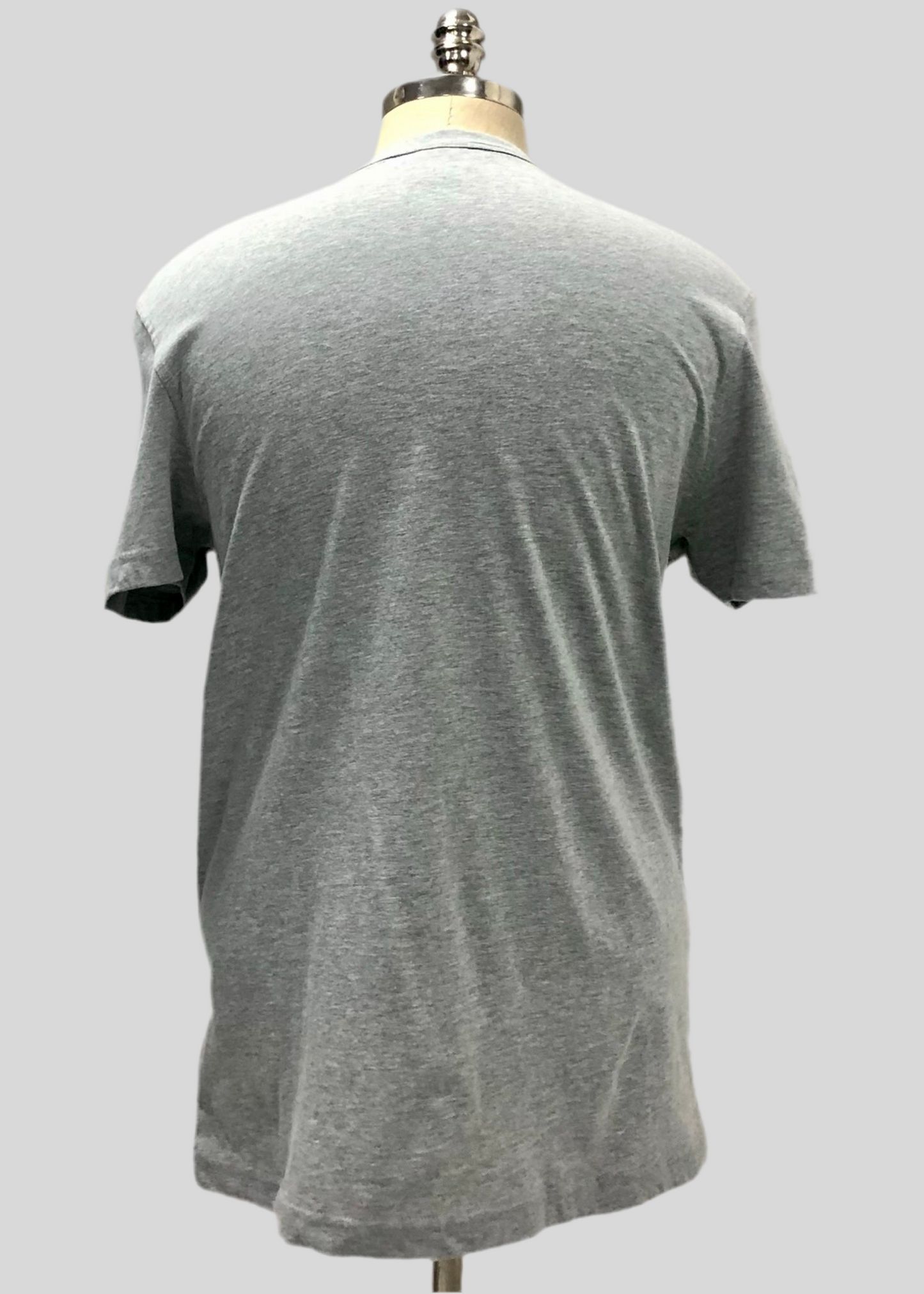 Camiseta cuello redondo Brooks Brothers 🐑 color gris claro y logo en azul navy Talla S