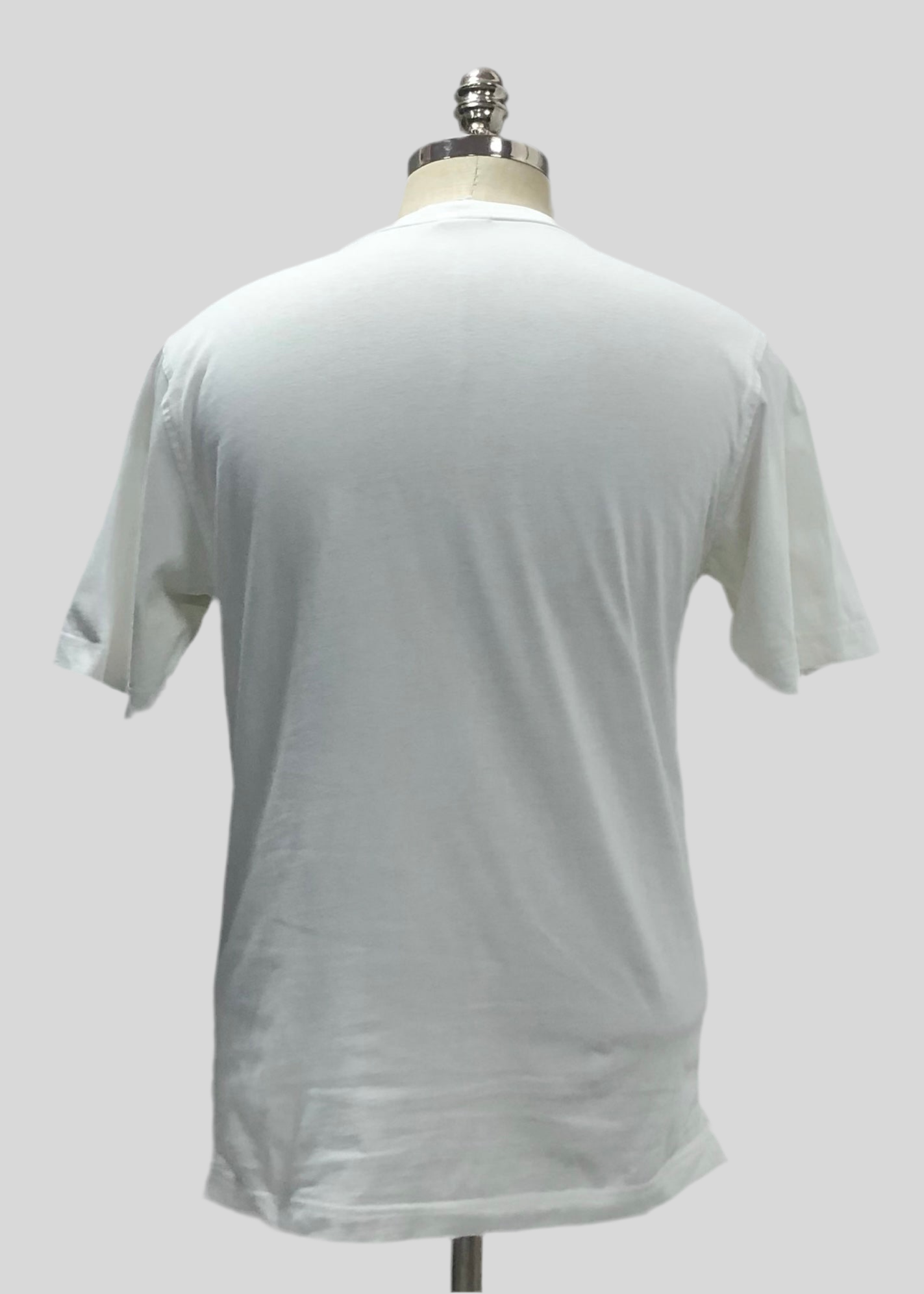 Camiseta cuello redondo Brooks Brothers 🐑 color blanco y logo dorado Talla Medium (ver descripción)