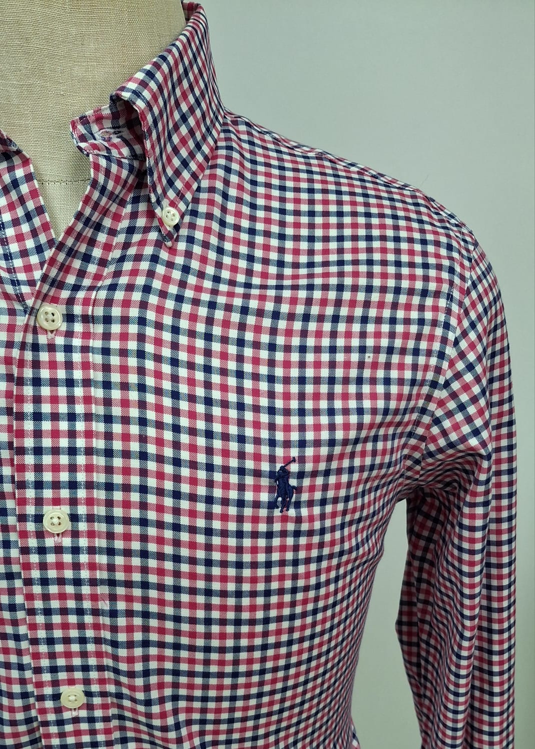 Camisa Polo Ralph Lauren 🏇🏼 con patron de cuadros rojo, azul y blanco Talla S Entalle Regular