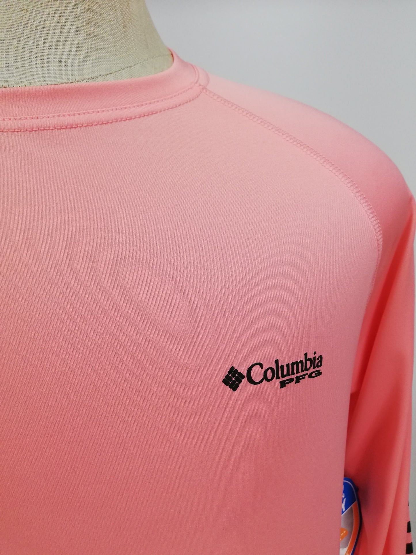 Camiseta cuello redondo Columbia 🔷 color rosado claro manga larga Talla S