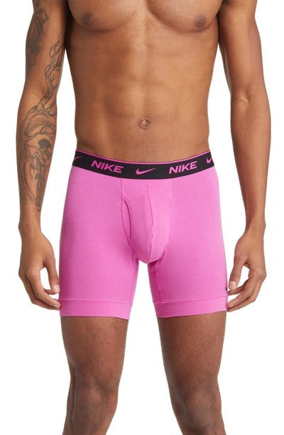 Paquete de 3 Calzoncillos tipo Boxer Nike Dri-Fit Essential Cotton Stretch - Tela dry-fit en color negro, turquesa y rosado Talla XL