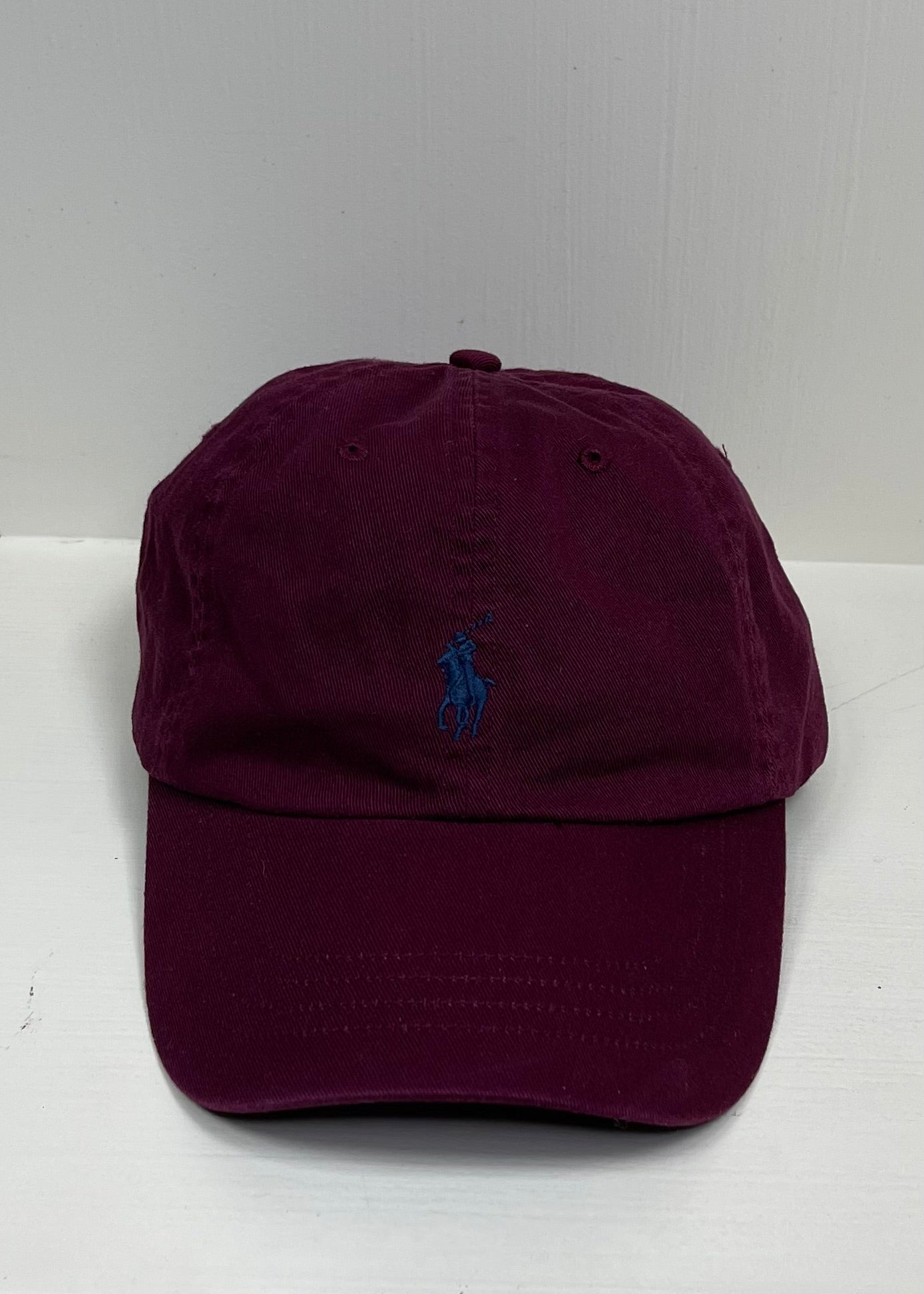 Gorra Polo Ralph Lauren 🏇🏼 color Rojo oscuro y logo tradicional en azul navy