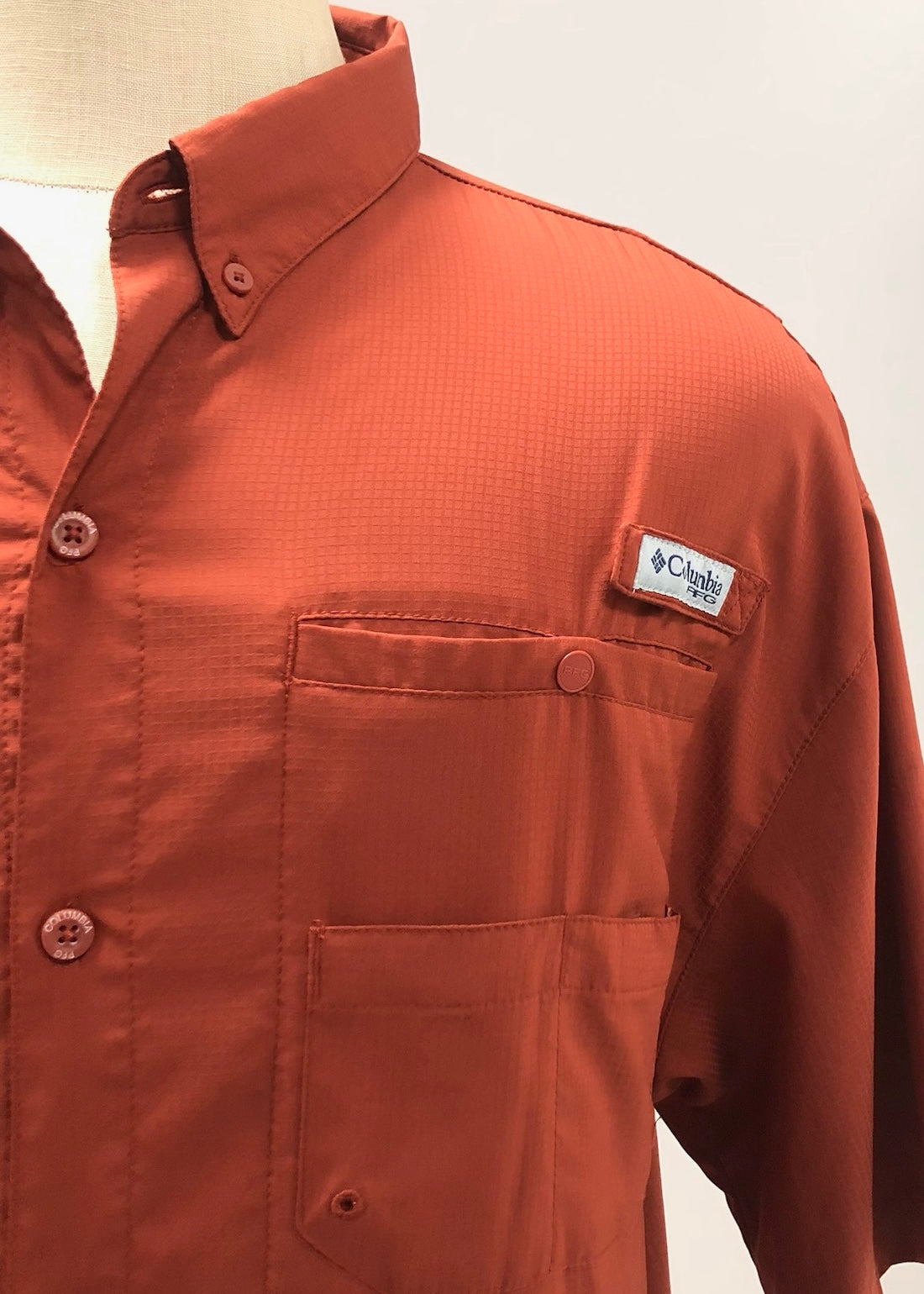 Camisa Columbia 🔹 Super Tamiami Color rojo naranja manga corta Talla XL