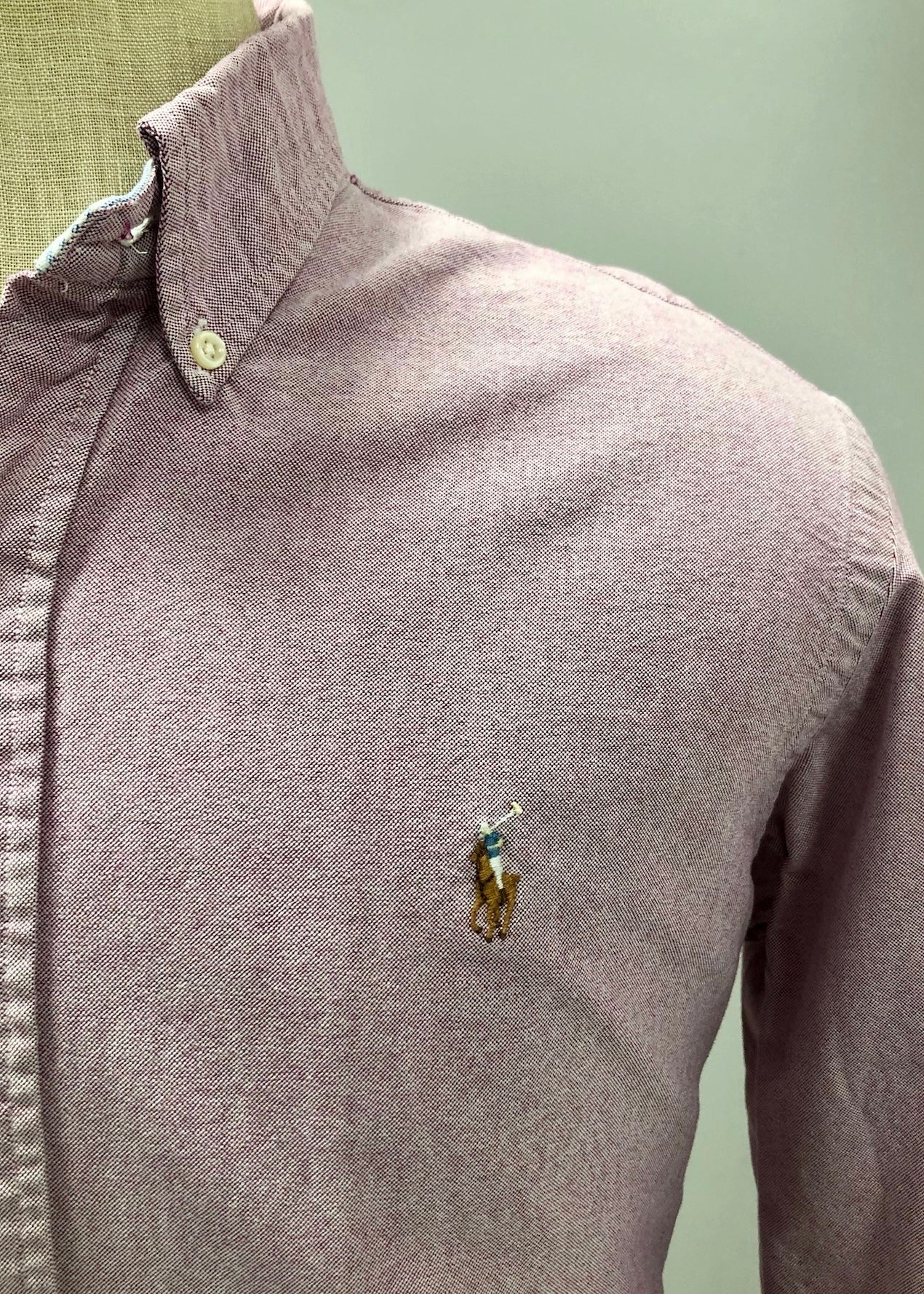 Camisa de botones Polo Ralph Lauren 🏇🏼 Oxford en color rosado oscuro Talla L Entalle Clásico