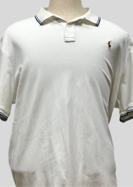 Camiseta Polo Ralph Lauren 🏇🏼 Color blanco con diseño en cuello en azul Talla XXL Entalle Clásico (ver descripción)