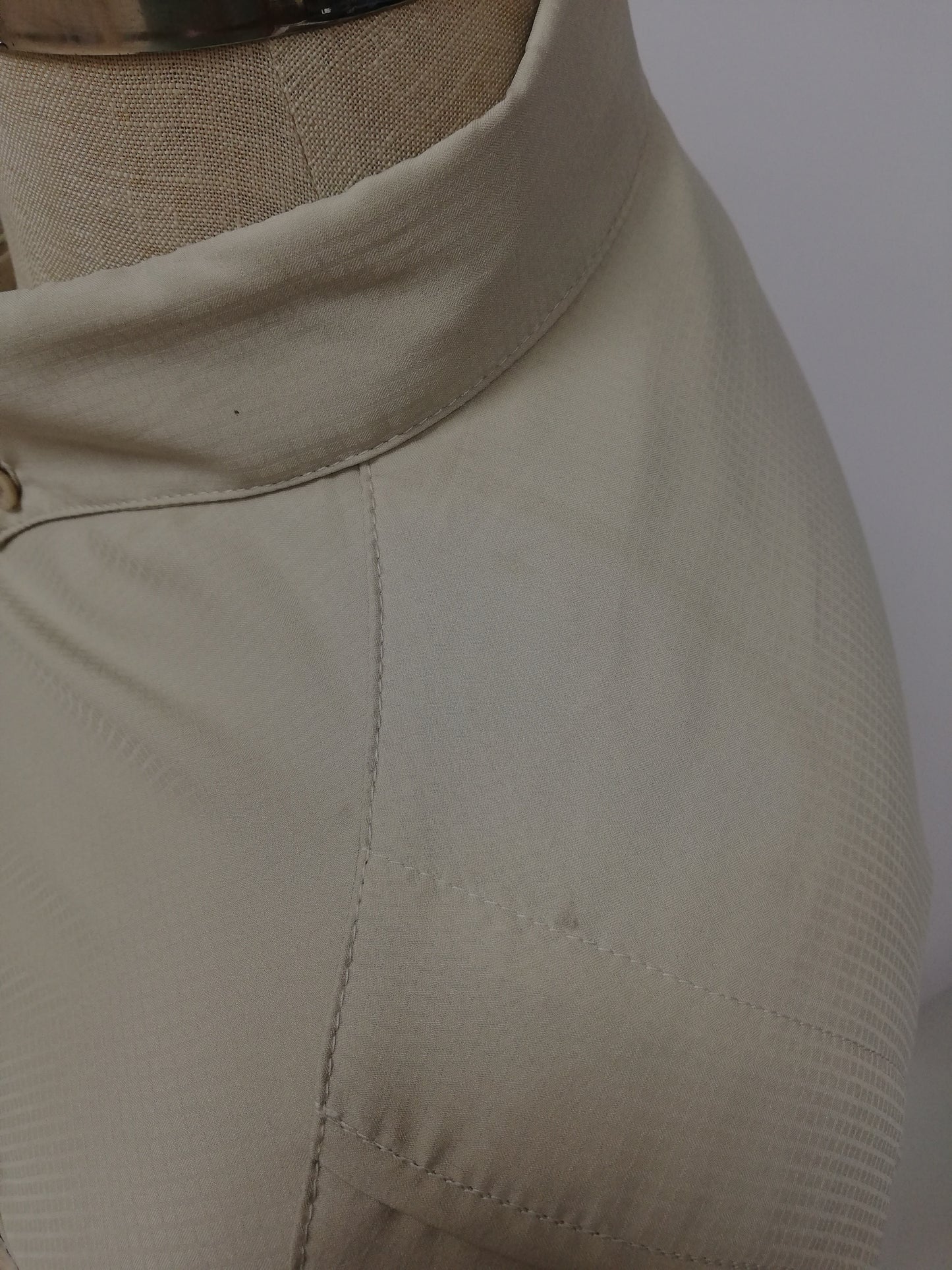 Camisa Columbia 🔹con bolsillo color Kaki claro con Omni Shade Talla S (ver descripción)