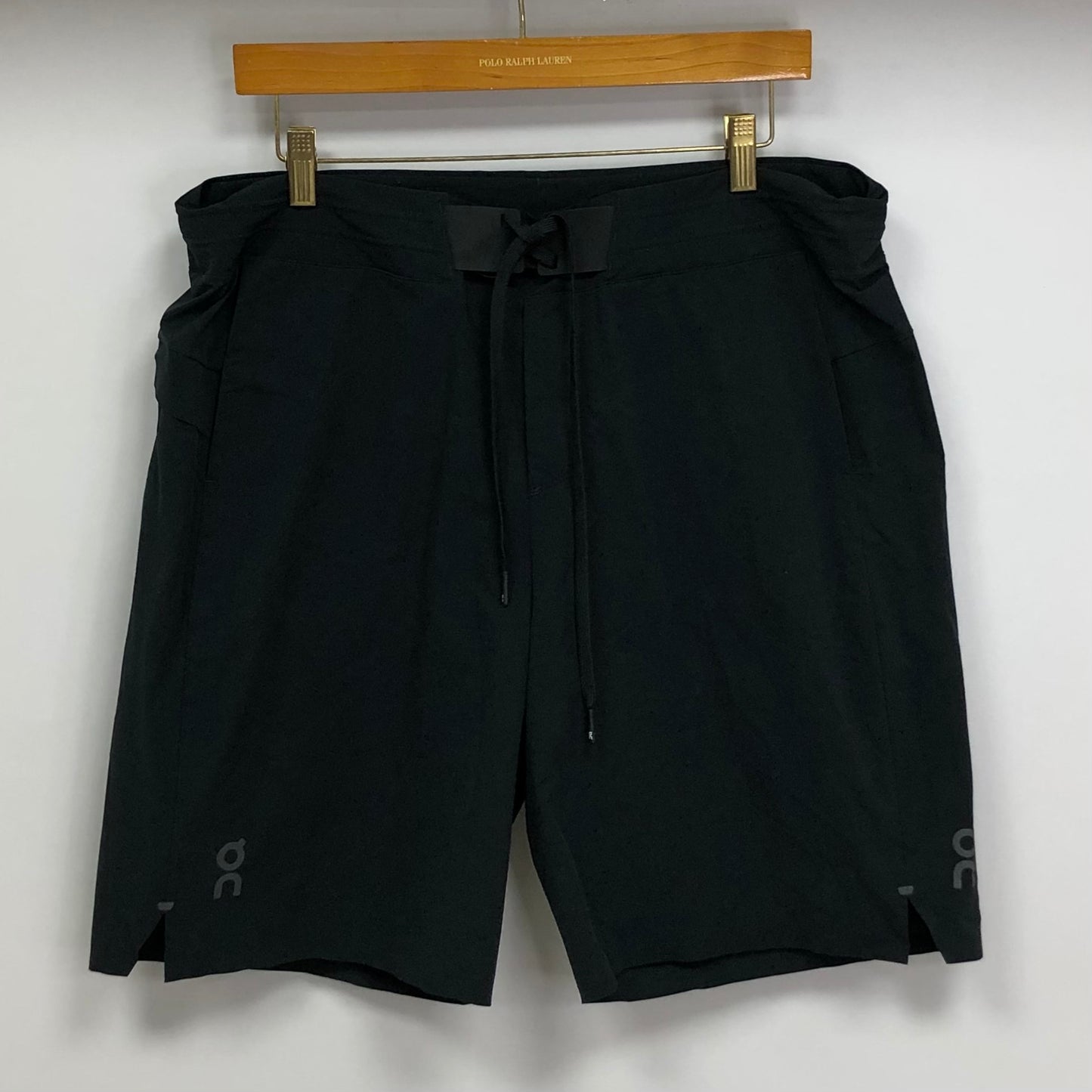 Shorts Híbrido On Running 🏃‍♂️  Tela performance color negro talla XL