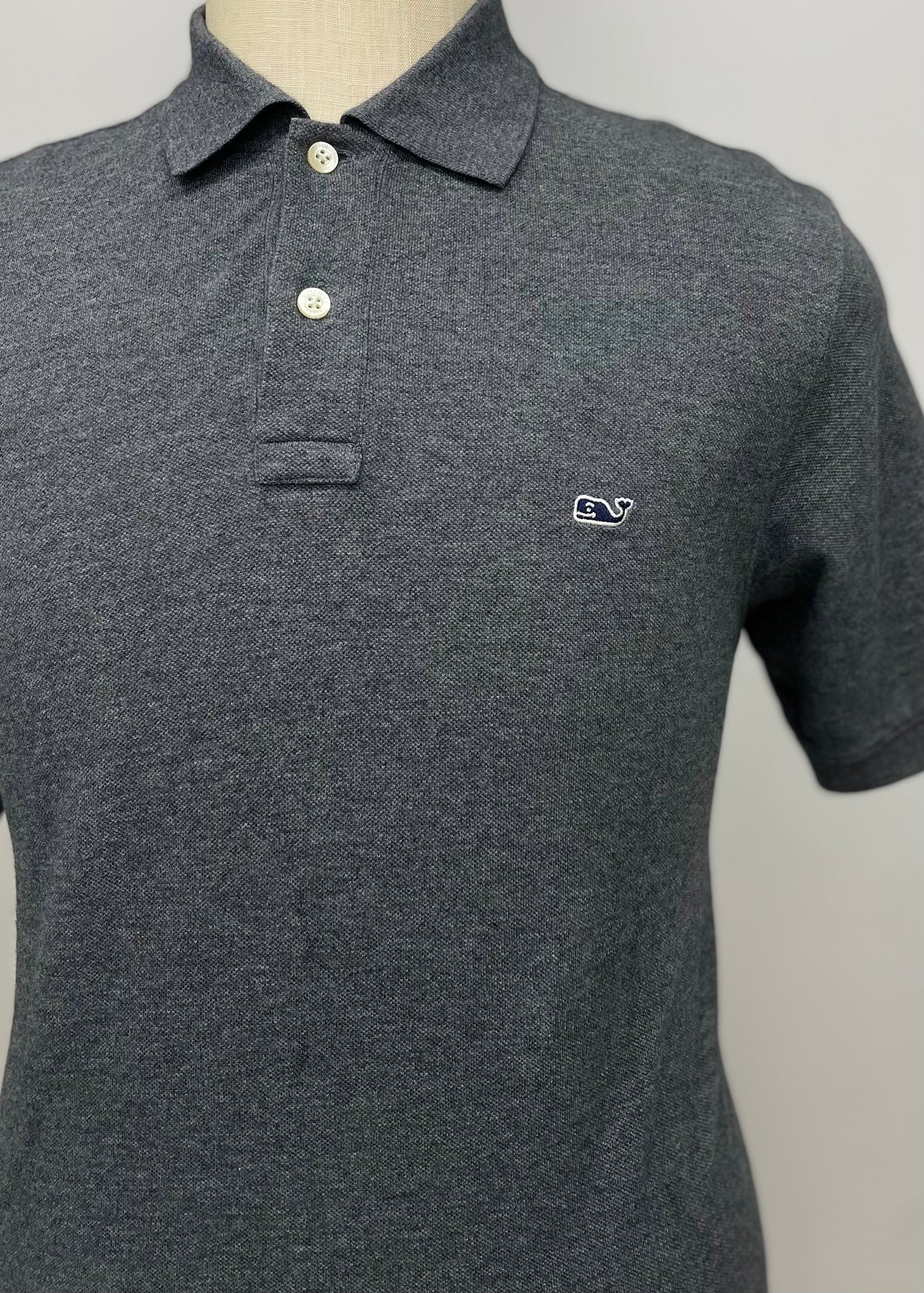 Camiseta Polo Vineyard Vines 🐳 color gris oscuro Talla S Entalle Clásico