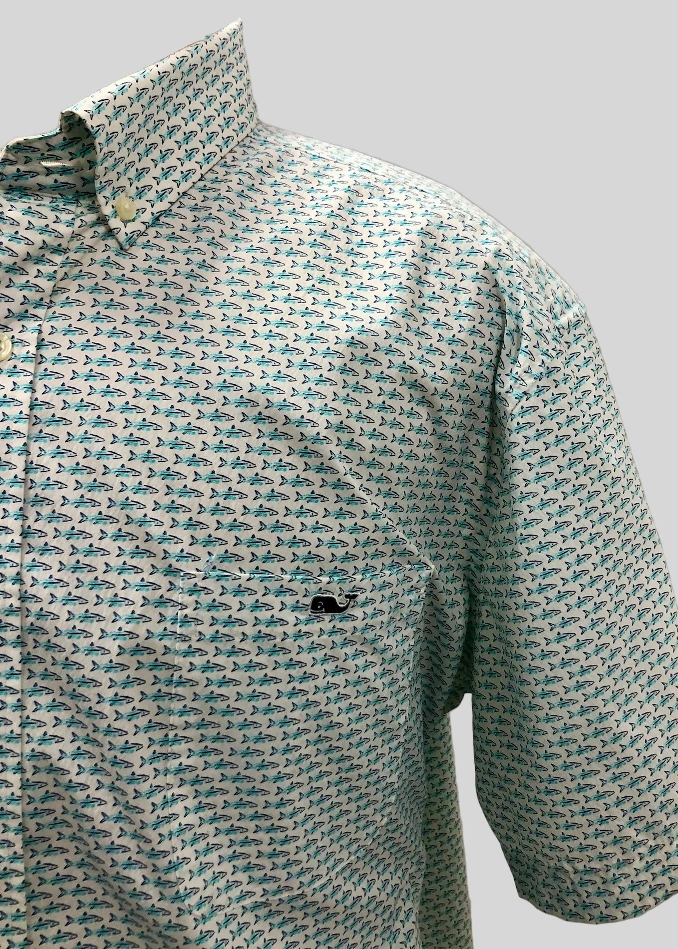 Camisa de botones Vineyard Vines 🐳 Performance color blanco con diseño de peces en color azul Talla XXL Entalle Clásico