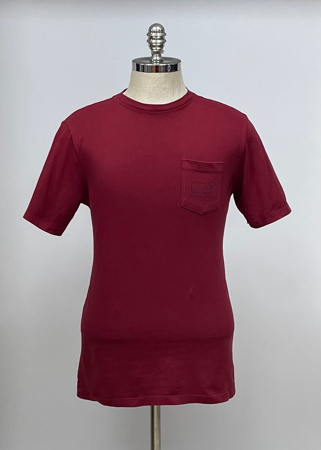 Camiseta cuello redondo Vineyard Vines 🐳 color rojo oscuro con Diseño de ballena Talla Small