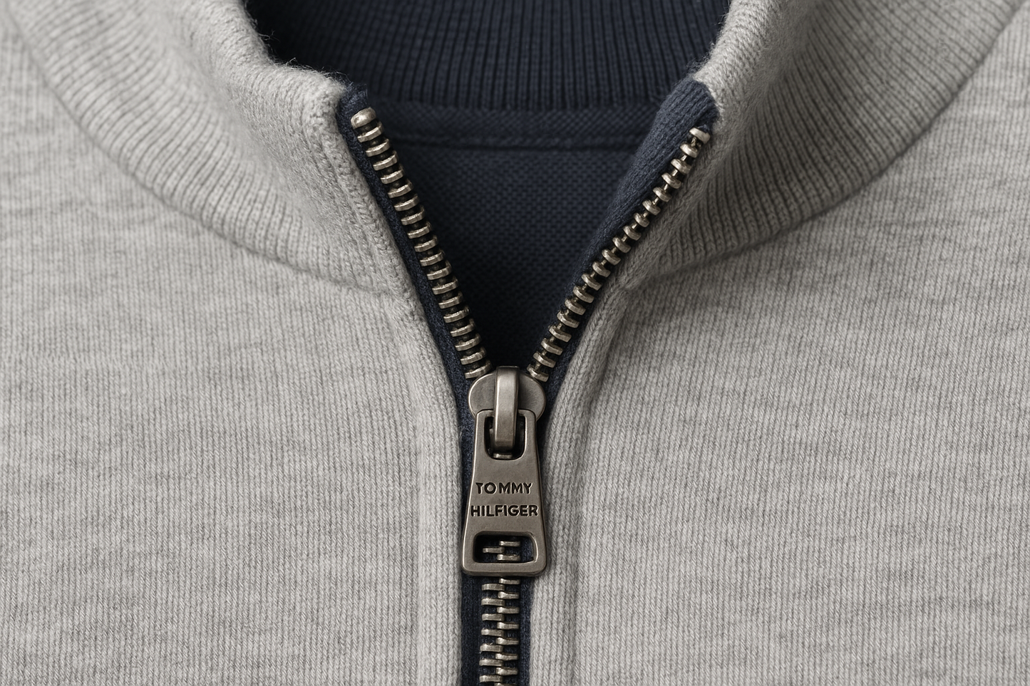 Sueter Jersey Tommy Hilfiger 🇺🇸 Color gris claro Talla S Tela algodón