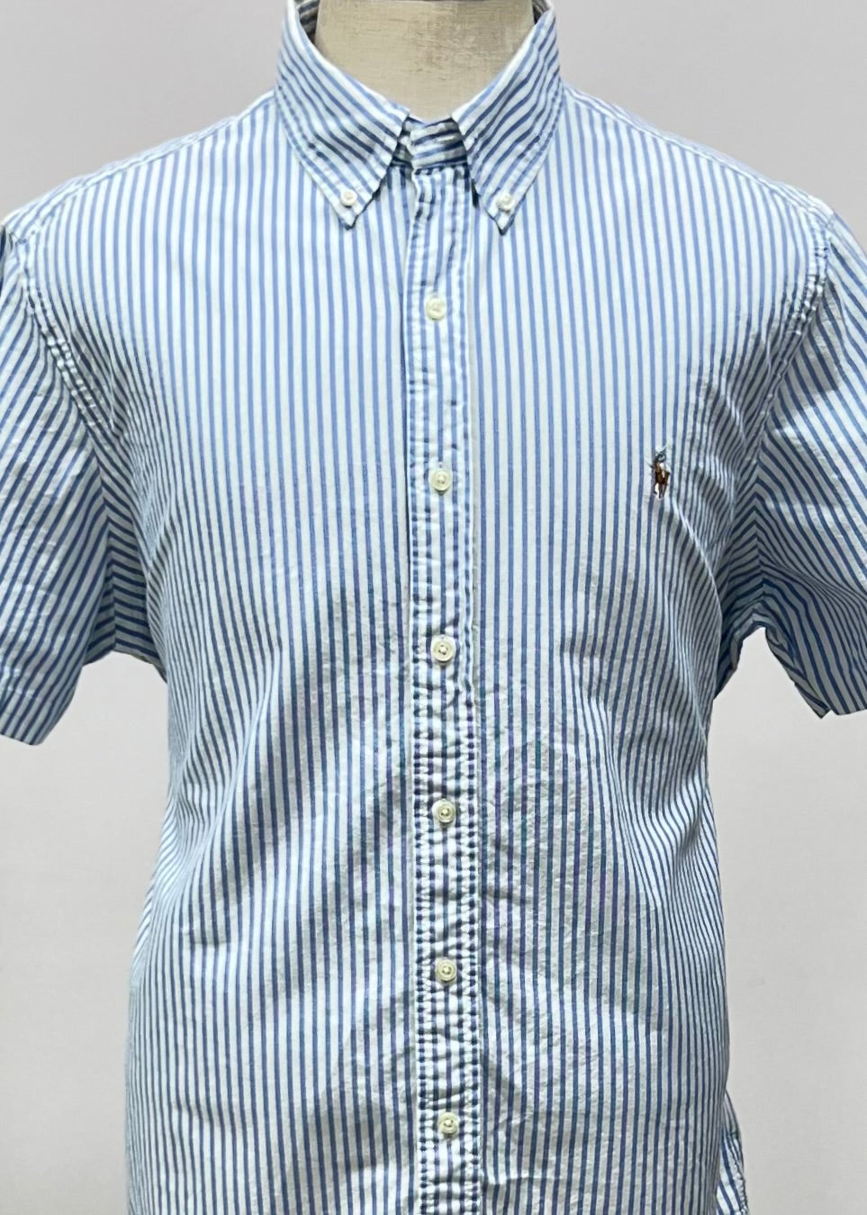 Camisa Polo Ralph Lauren 🏇🏼 Color blanco patron de rayas en color celeste Talla XL Entalle Clásico