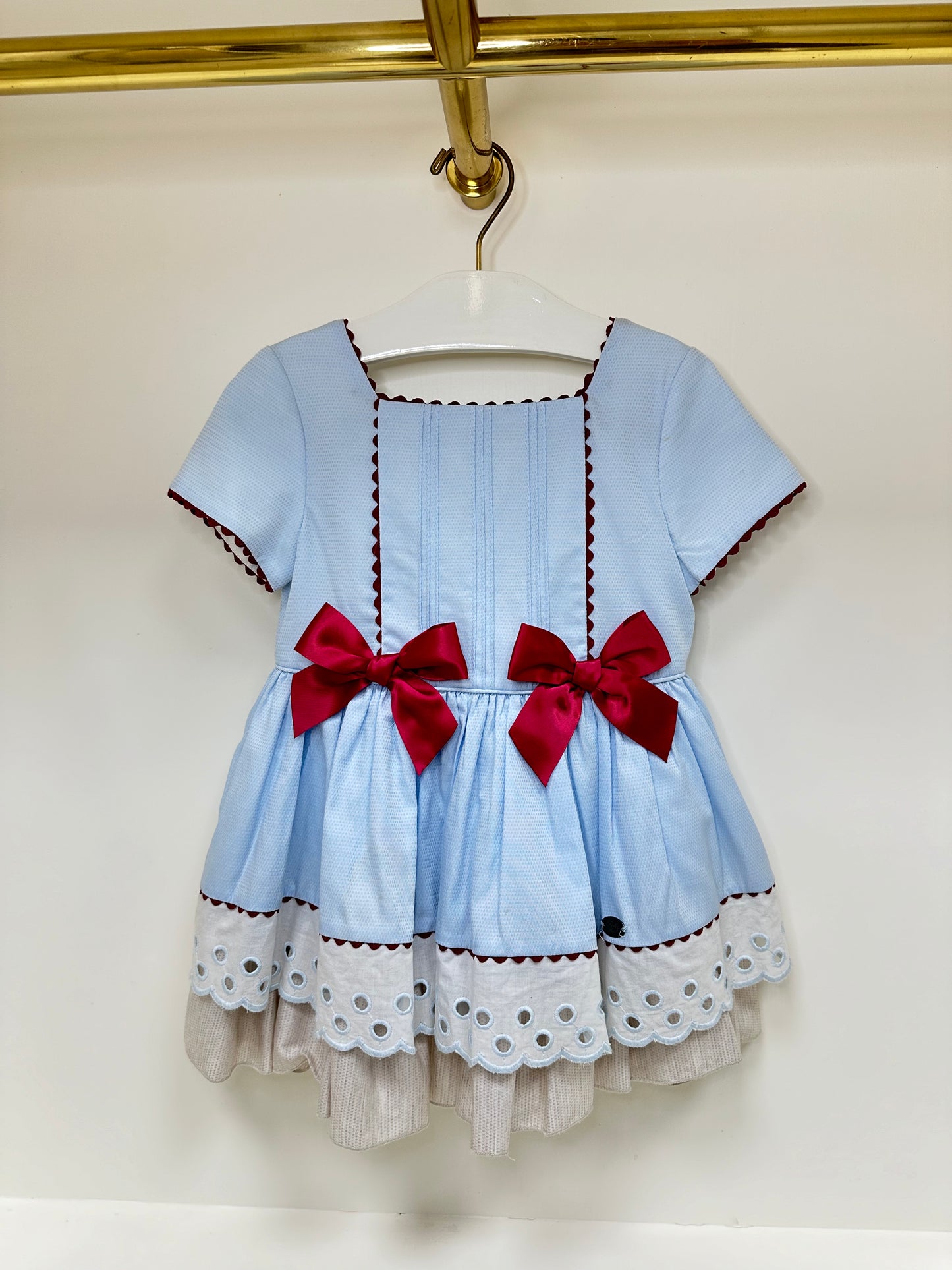 Vestido español de niña Dolce Petit🥀 Color celeste con lazos rojos y bolados crema Talla 4