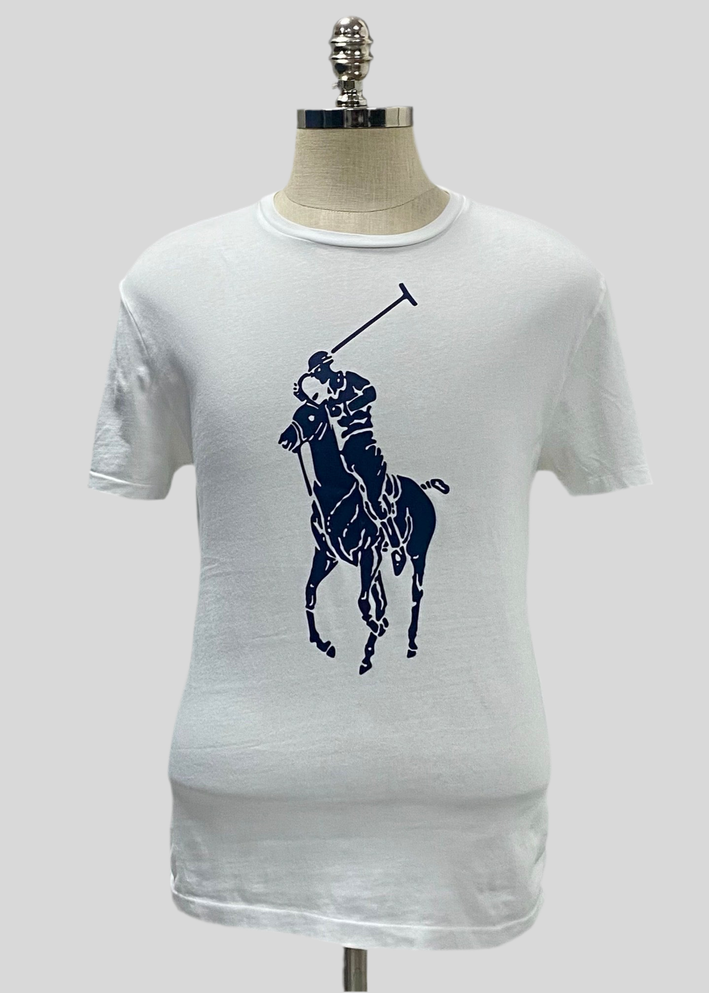 Camiseta cuello redondo de Polo Ralph Lauren 🏇🏼 color blanco con diseño Big Pony en color Azul Talla S Entalle Clásico