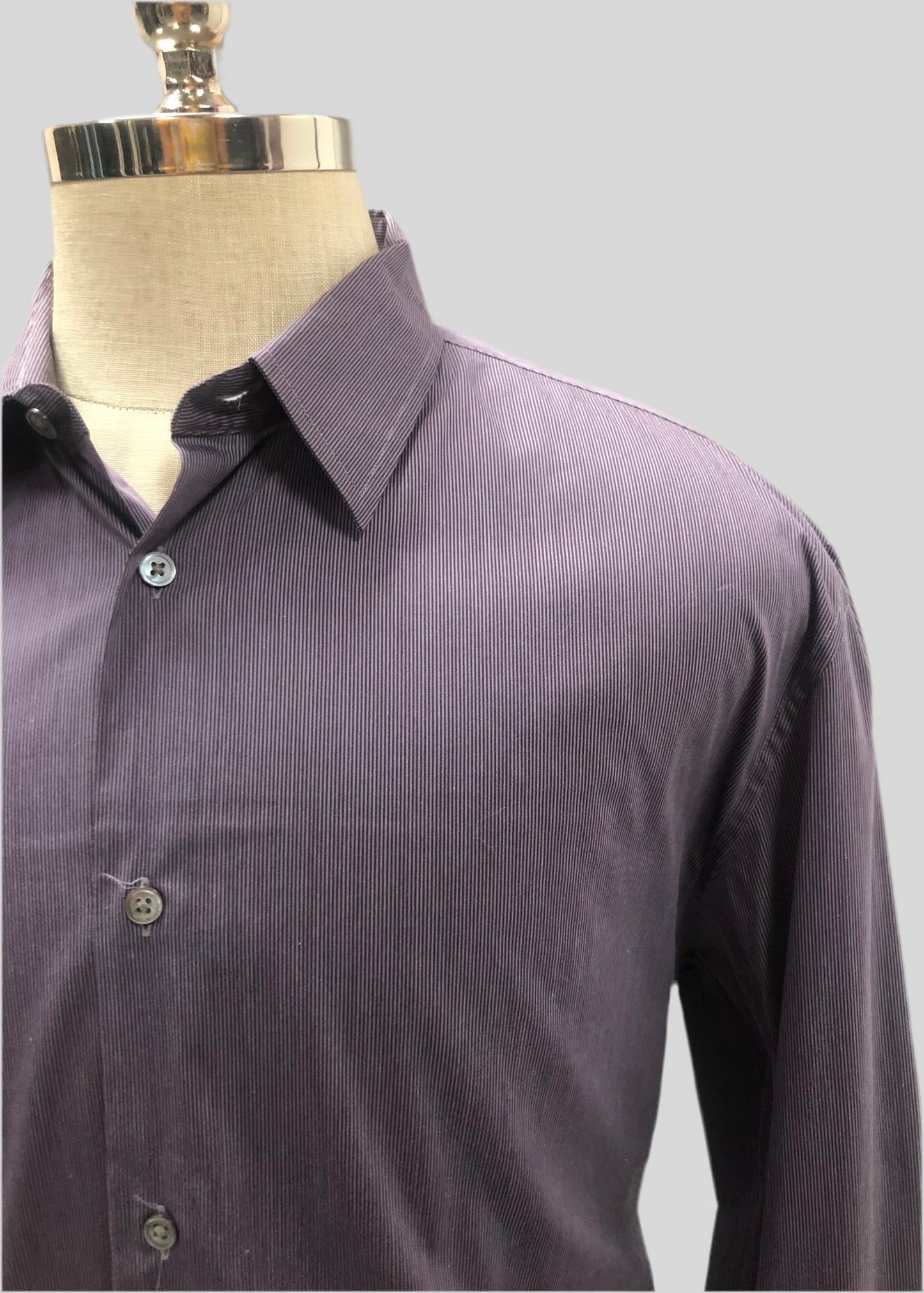 Camisa de botones John Varvatos 🇺🇸 con finas rayas en color morado y blanco Talla L Regular