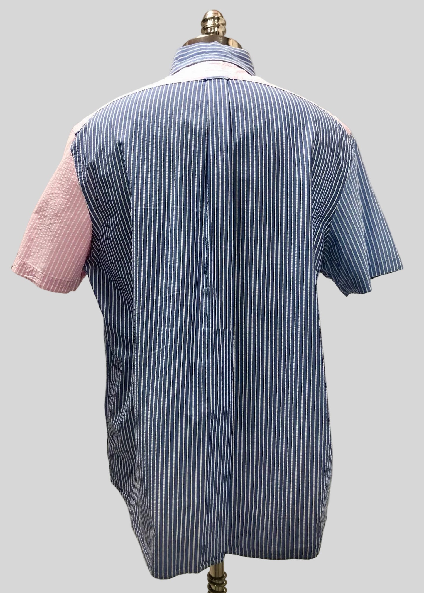 Camisa de botones Polo Ralph Lauren 🏇🏼 Seersucker de rayas en rosado, azul y blanco Talla XL Entalle Clásico