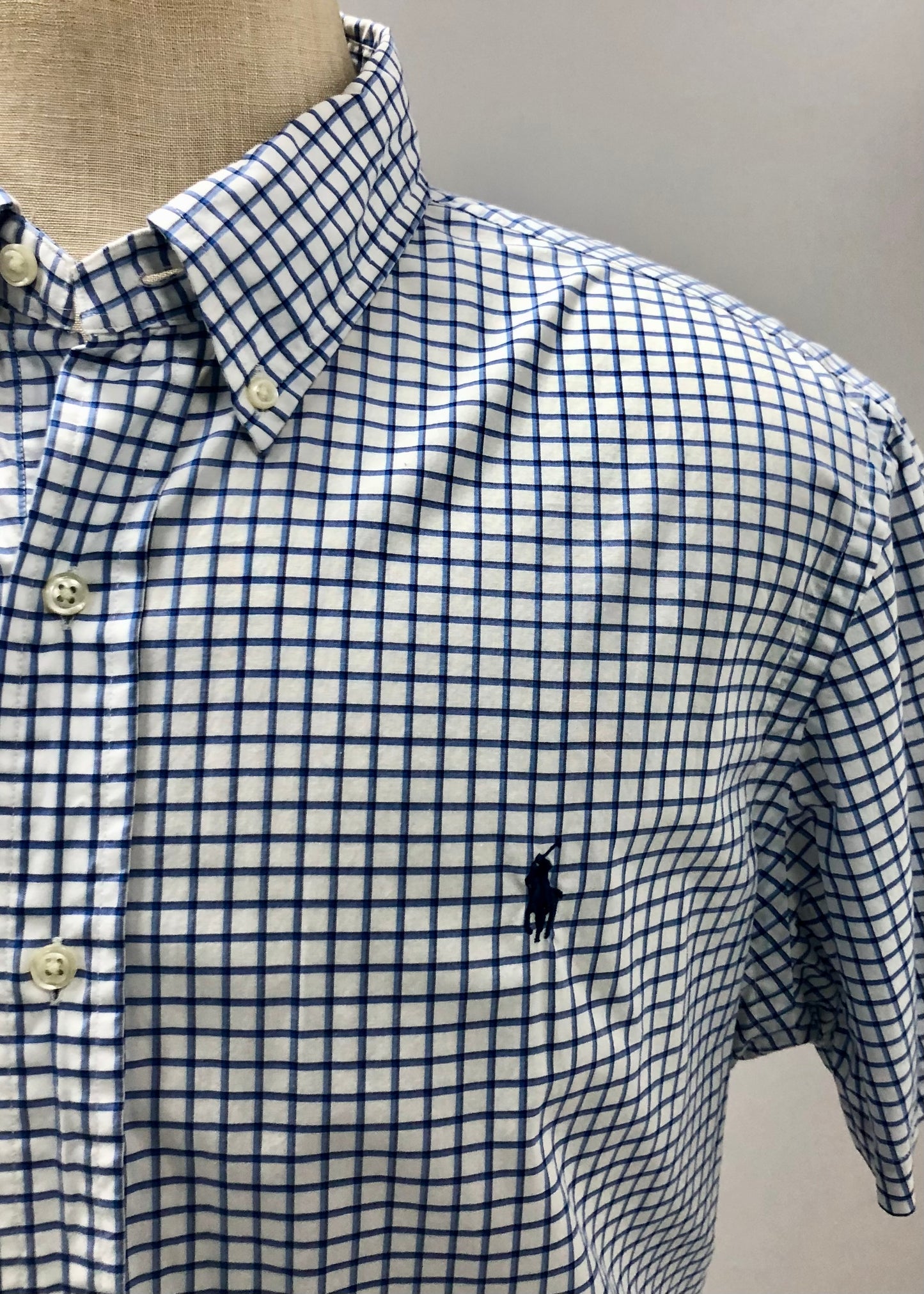 Camisa Polo Ralph Lauren 🏇🏼 Color blanco de cuadros en color azul Talla XL Entalle Regular